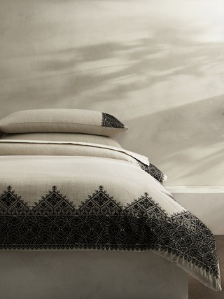 Heirloom Embroidery Duvet Cover | Banana Republic (US)