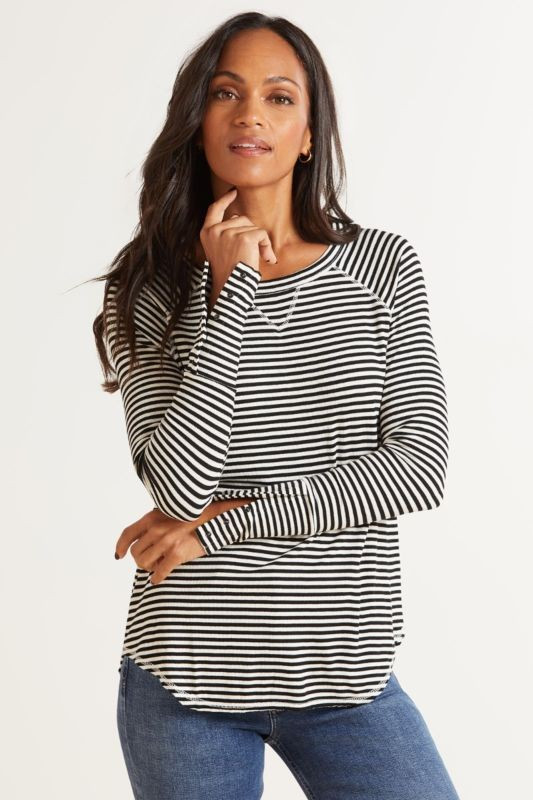 Evereve  Sophie Snap Cuff Tee | Evereve