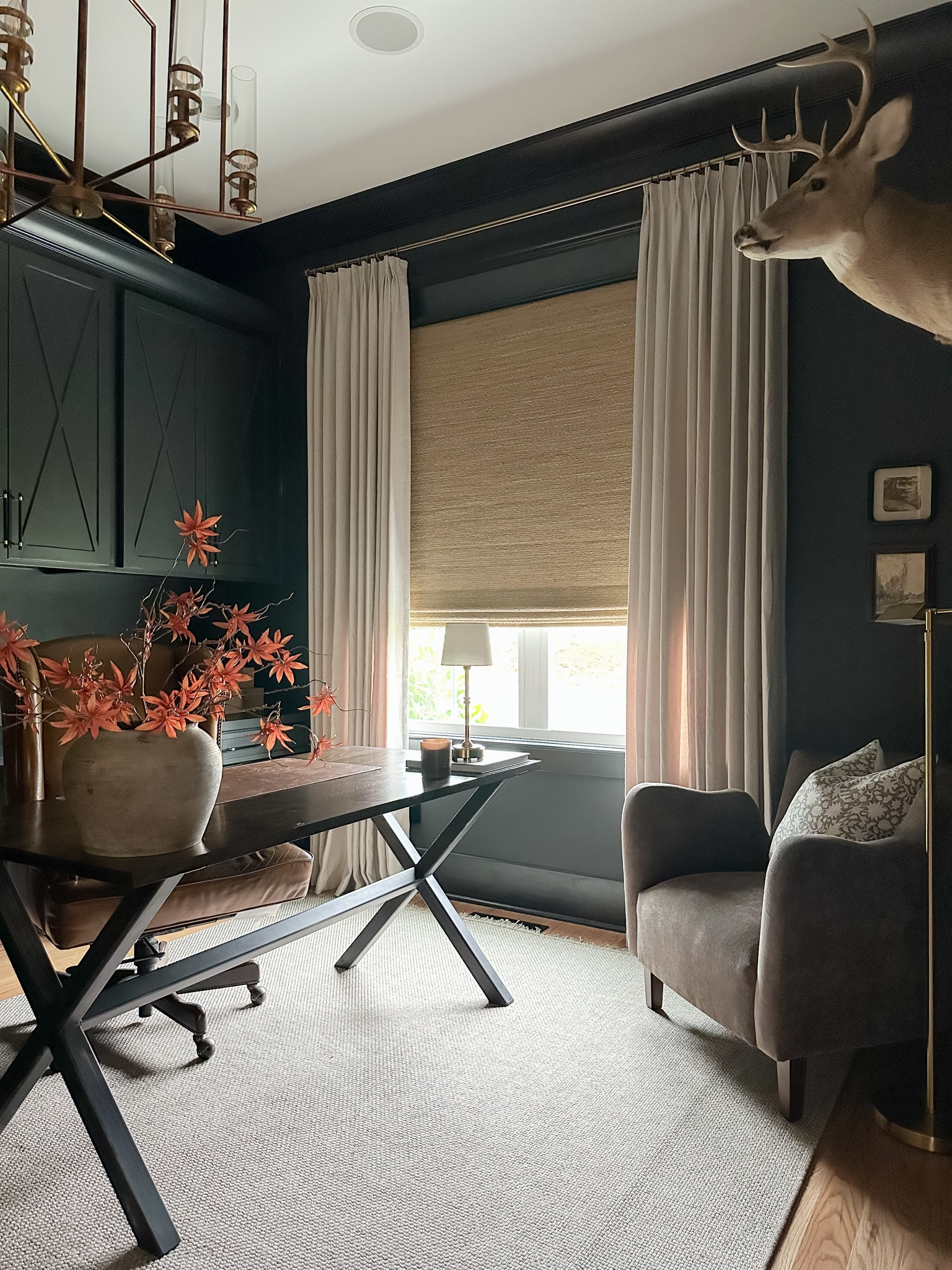 ✨Home office refresh✨

#homeoffice #office #accentchair #arearug #neutralrug #officerug #fallart #fallstems #fallflorals #floorlamp #brasslamp #tablelamp

#LTKStyleTip #LTKHome #LTKSeasonal