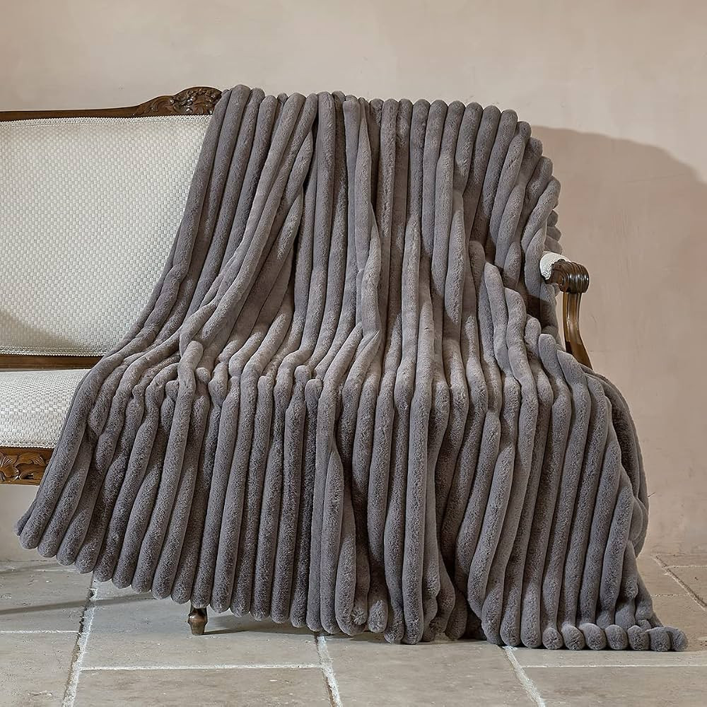 Amélie Home Luxury Jacquard Striped Faux Fur Throw Blanket, 630GSM Soft and Warm Thick Throws, F... | Amazon (US)