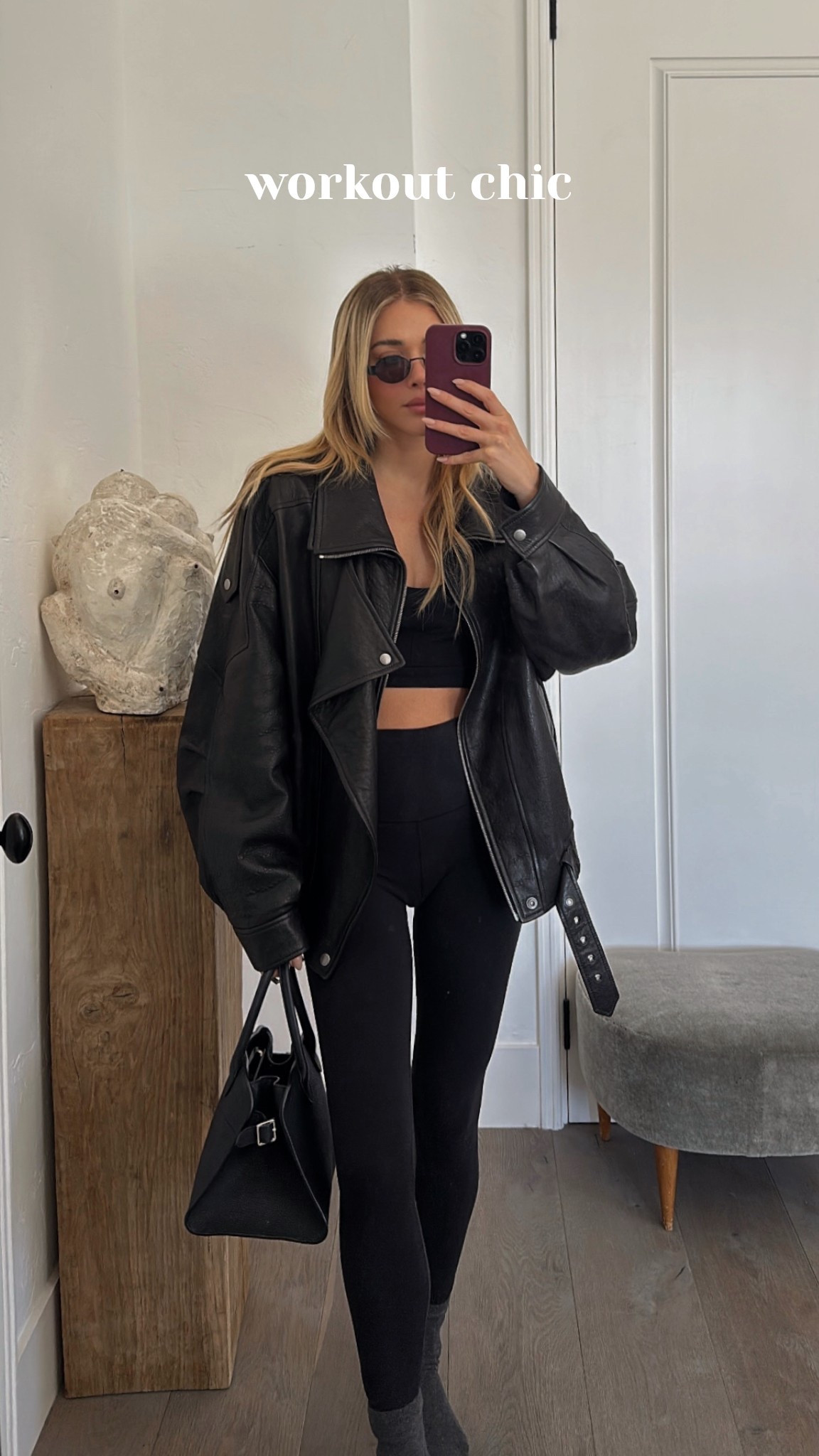 Workout to errands, work, lunch 🖤