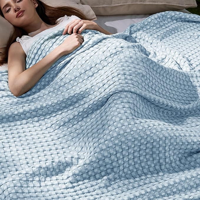 Bedsure Cooling Cotton Waffle King Size Blanket - Lightweight Breathable Blanket of Rayon Derived... | Amazon (US)