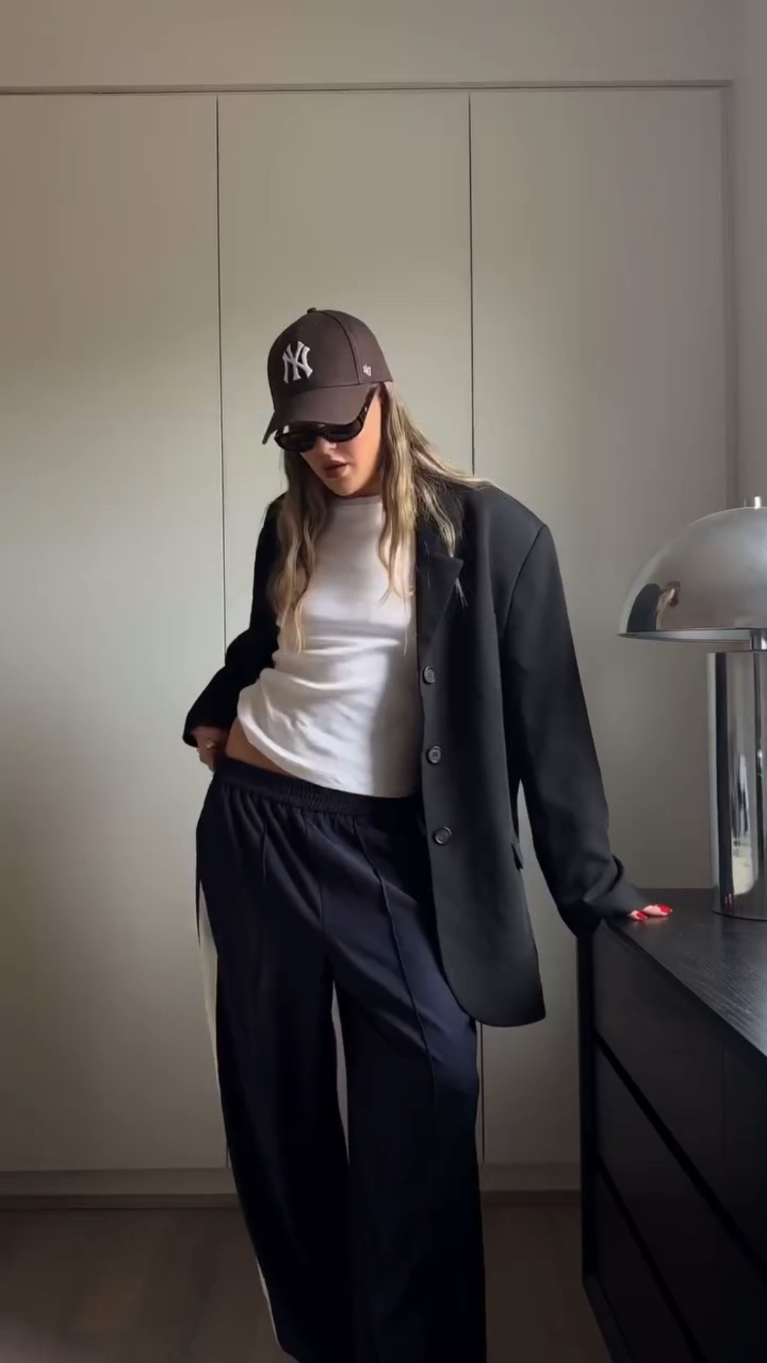 From streetwear to athleisure, styling my @newbalance ABZORB 2000’s 3 ways ( in entirely @stylerunner fits ofc )

AD