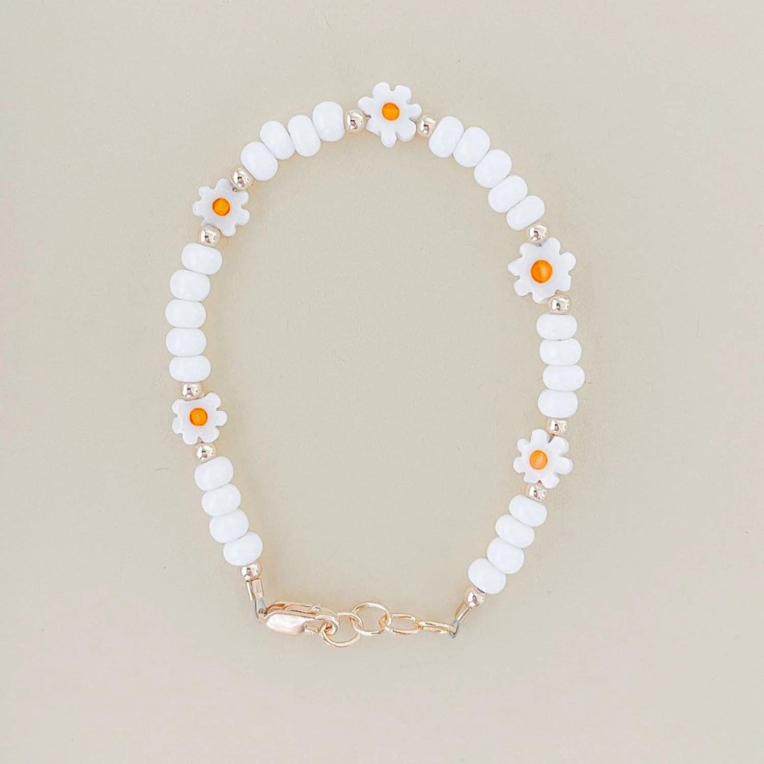 LittleLundsCo Bracelet - White Daisy | The Baby Cubby | The Baby Cubby