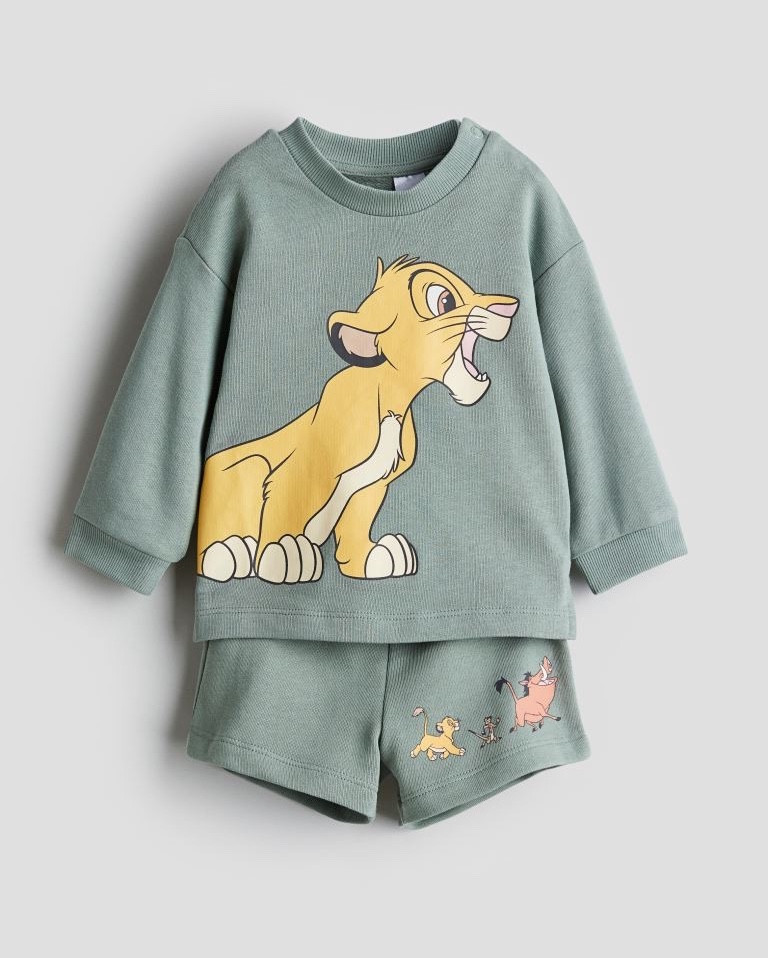 so many cute options with this baby/toddler set!!!! 😍😍😍

Disney set, Disney outfit, Disney world, Disney land, Disney baby, Disney kid outfit 

#LTKkids #LTKbaby #LTKtravel