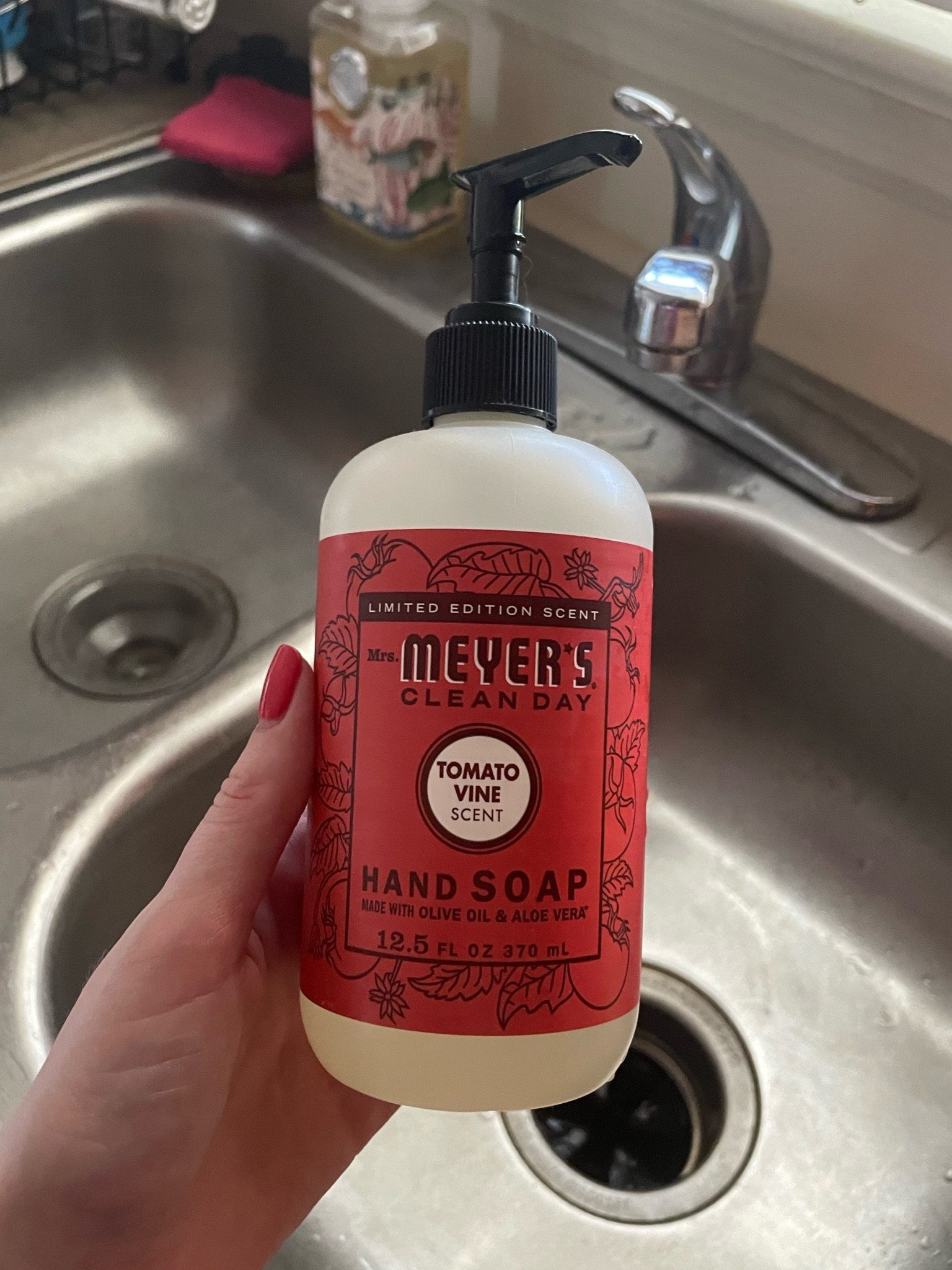 Tomato girls, you need to try this scent! 
.
Target finds hand soap summer home 

#LTKSeasonal #LTKfindsunder50 #LTKhome