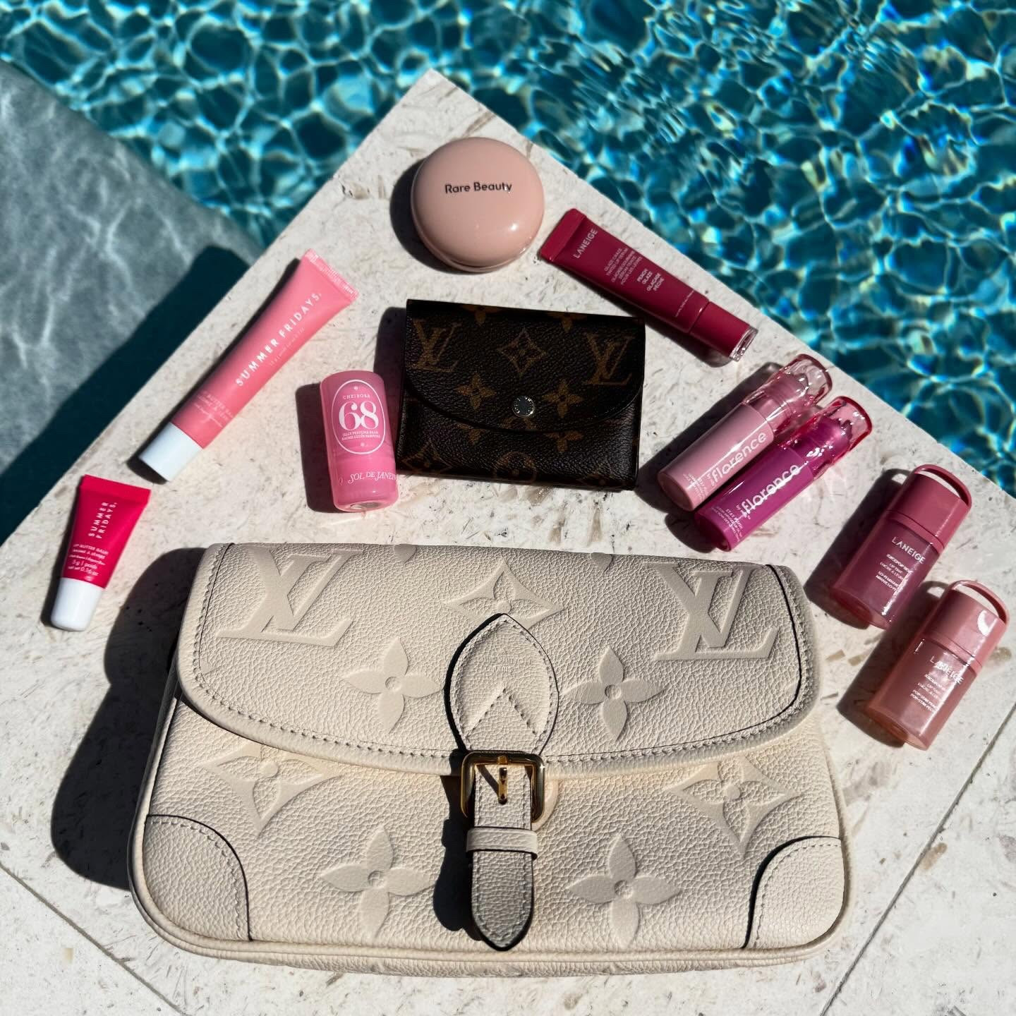 lv + lippies + pink everything 🤌🏻🎀

Save for beauty + handbag inspiration ✨

@rarebeauty @laneige_us @soldejaneiro @summerfridays  @florencebymills 

Beauty, beauty lover, skincare, makeup lover, makeup addict, girly things, Louis Vuitton, LV Beauty, Rhode, Laneige, Rare Beauty, YSL, Summer Fridays, Dior, Florence by Mills, t girl, soft girl, aesthetic, flatlays, lippies, makeup lover, LV lover, monogram Monday, pink, FYP, viral reels

#luxurybeauty #whatsinmybag #louisvuitton #flatlay #aesthetic
