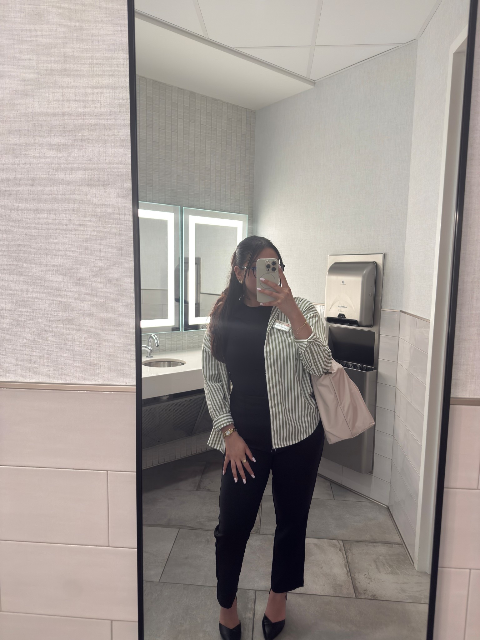 Office OOTD #officeootd #corporateoutfit #businesscasual

#LTKMidsize #LTKWorkwear #LTKBeauty