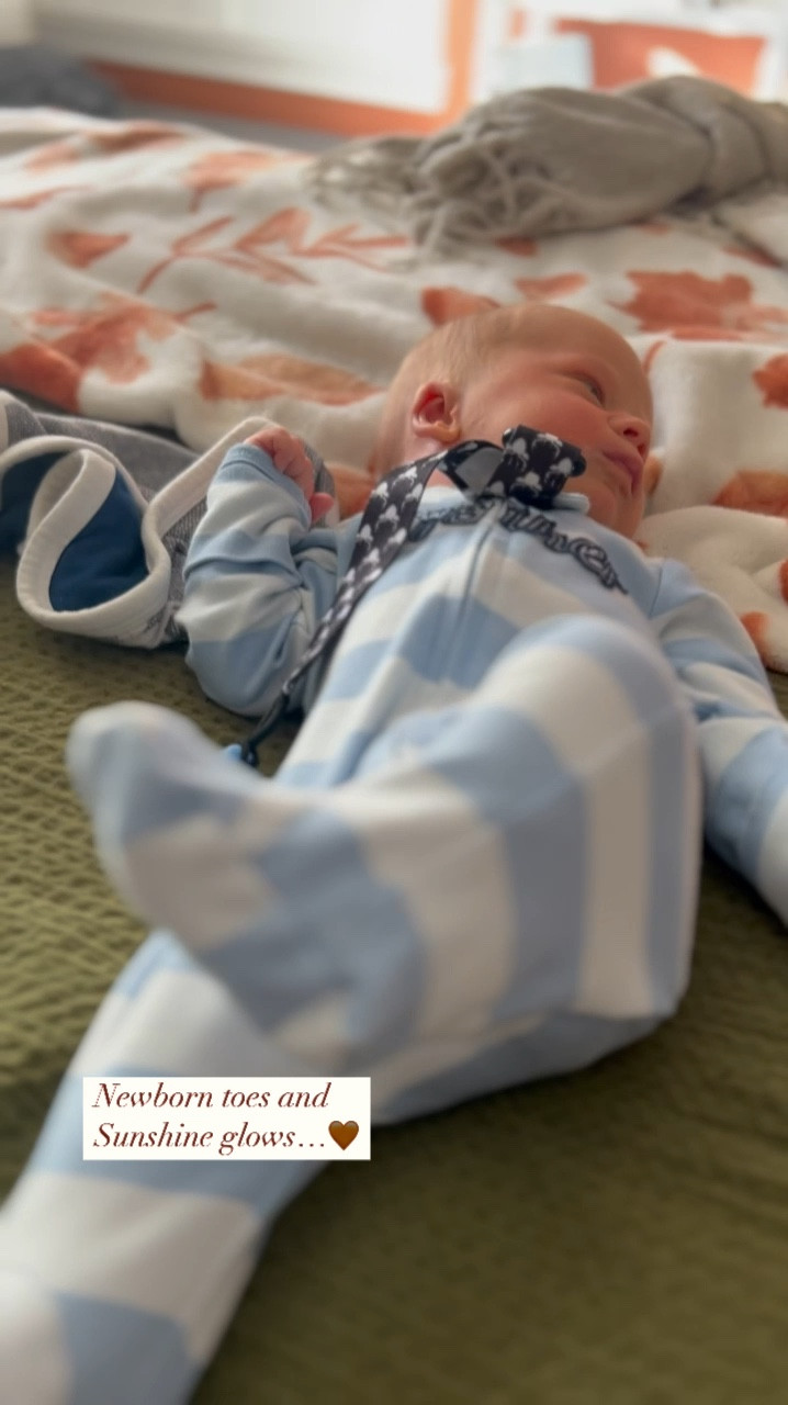 Cutest newborn little brother onesie footie pajamas!

Baby boy, fall fashion, warm clothes, brother, siblings 

#LTKSeasonal #LTKBump #LTKBaby