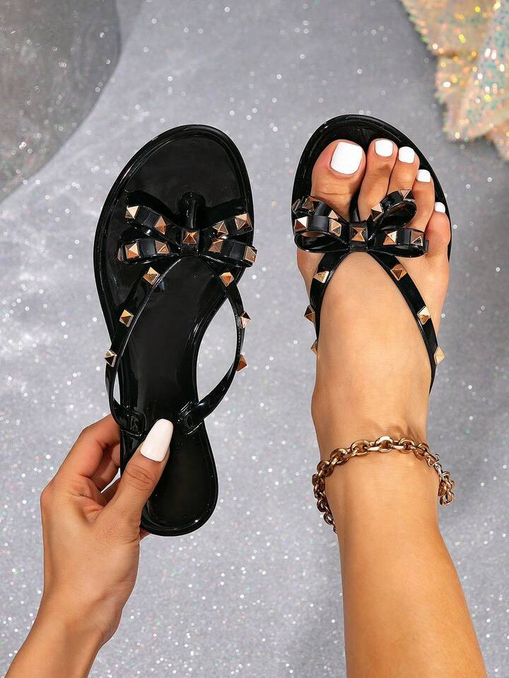 Women Square Stud Bow Flip Flops, Black Flat Beach Sandals With Summer Holiday Vibe | SHEIN