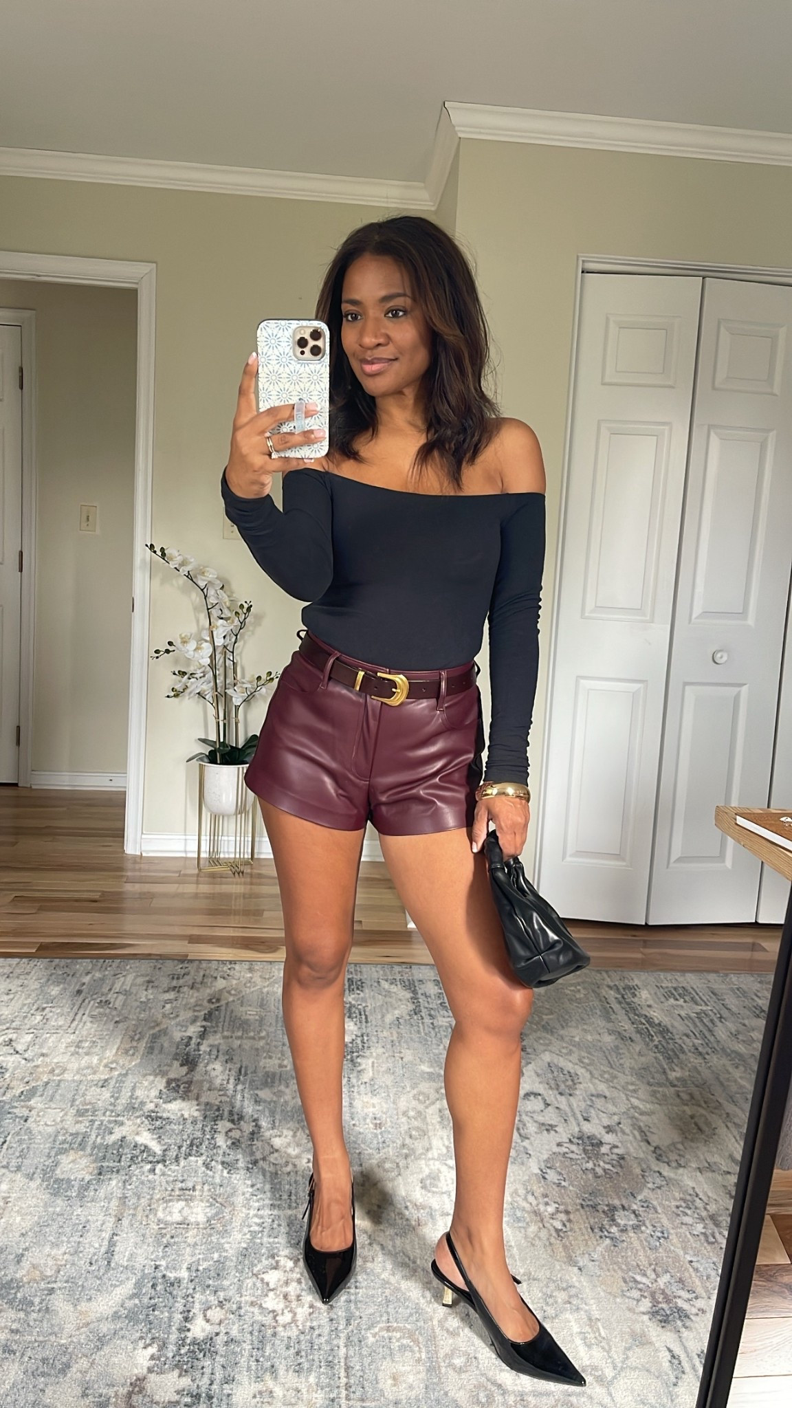 #abercrombiepartner These micro shorts are so good! Wearing them in a size 26. Top is a small.  Take an extra 25% off sale with my stackable code “AFLTK” at checkout! 

#ltkfindsunder100 #ltkfallsale #ltkfindsunder50



#LTKFindsUnder50 #LTKSaleAlert #LTKFallSale