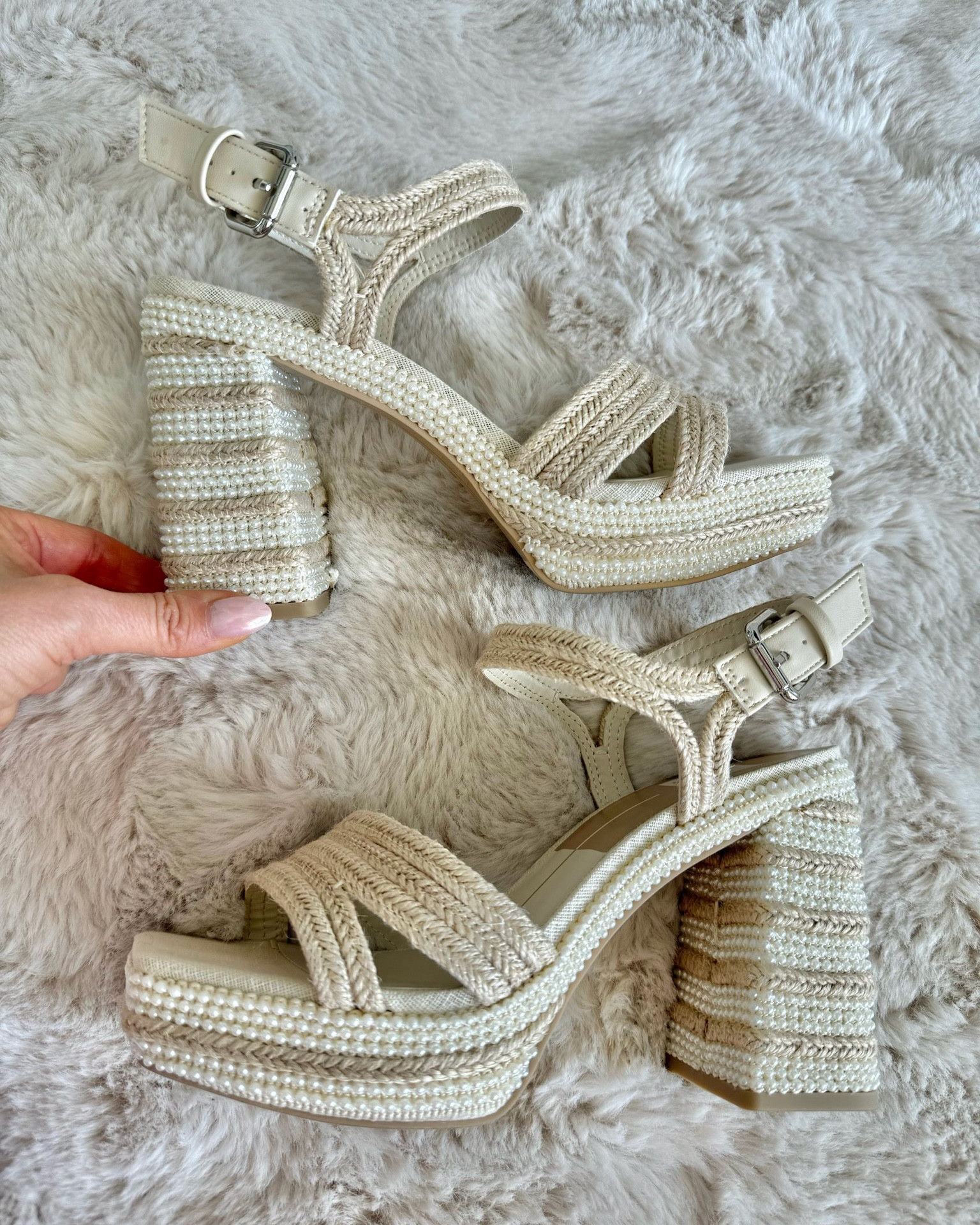 Loving these cute summer heels 

#LTKstyletip #LTKshoecrush #LTKover40
