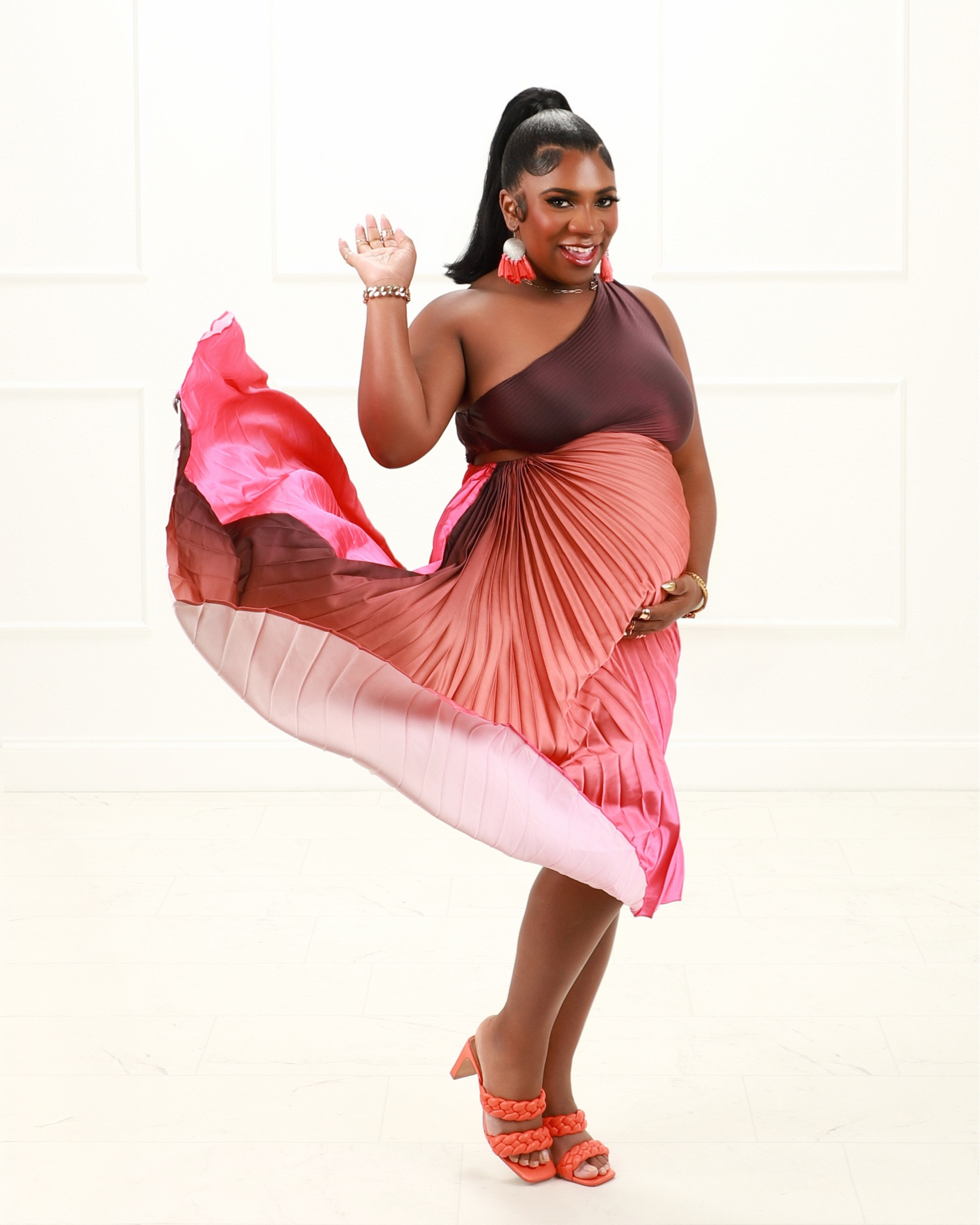 Still glowing from my baby shower and this ombré dress deserved a second moment. 💫 I slipped away for a few maternity shots and I’m so glad I did. The colors, the confidence, the bump… it all just came together.

Pregnancy can make you feel unrecognizable some days, but this was not one of them. This was the day I felt radiant. 💕

Sometimes the right outfit reminds you how beautiful this journey really is. #MaternityGlow #BumpInBloom #LTKmama
 


#LTKBaby #LTKBump #LTKBeauty