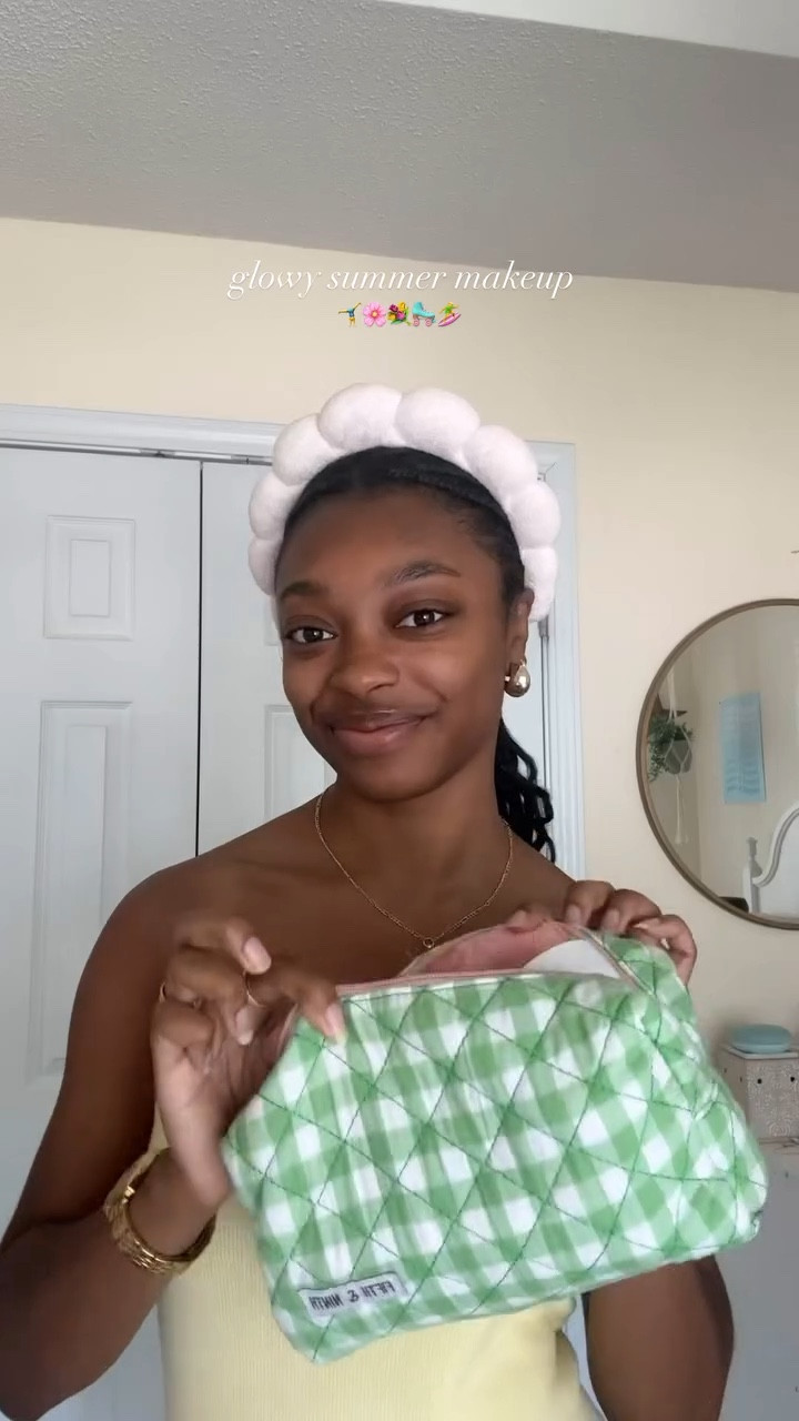 my summer makeup routine!!! Glowy makeup is my fav 🫶🏾

#summermakeup #glowymakeup #glowysummermakeup #warmmakeup #makeupblackskin #makeupblackwomen #glowyblush #lorealglotion