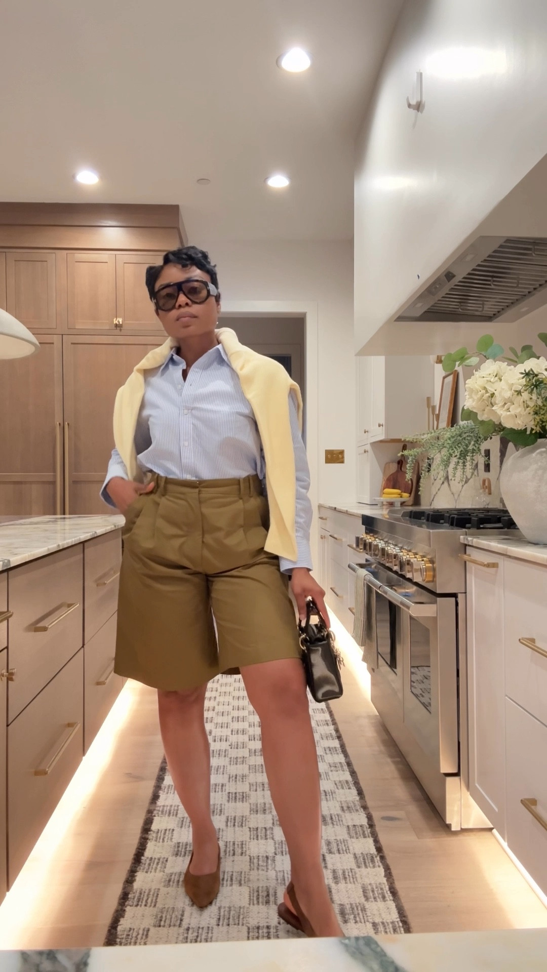 Spring work style in Bermuda shorts, striped shirt and pale yellow sweater

H&M Sale 

#LTKOver40 #LTKSaleAlert #LTKWorkwear