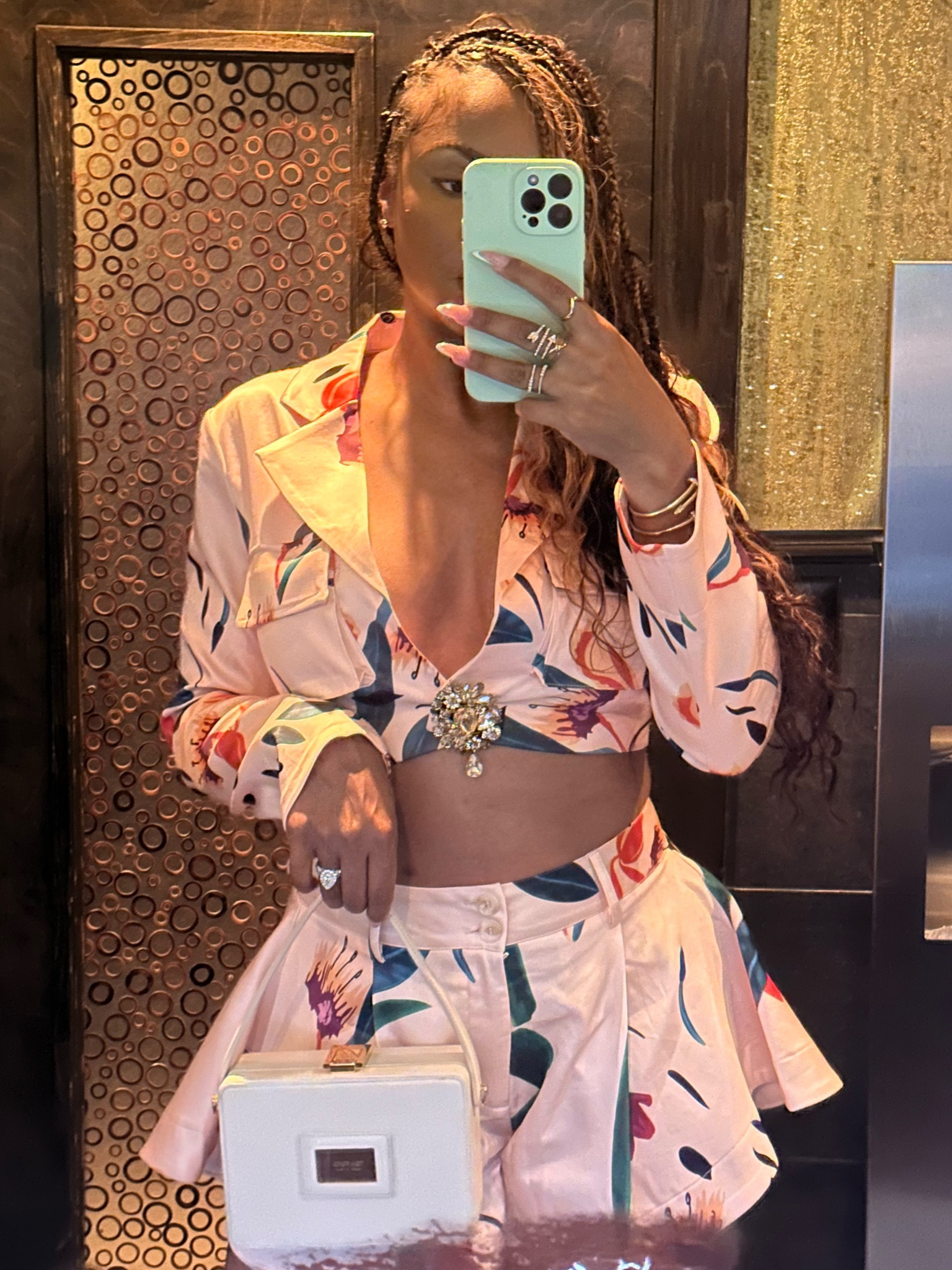 Dinner OOTN
BLAZER: Med
SHORTS: Large
(Added the brooch, blazer doesn’t have a button)

#LTKbeauty #LTKstyletip