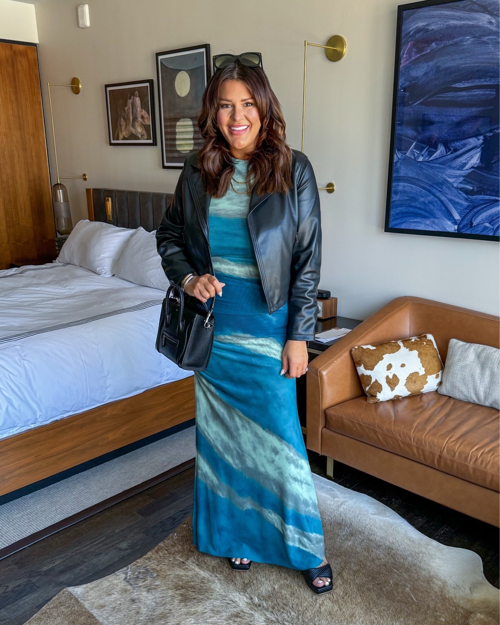 You will never guess where this affordable outfit is from!! So comfy, chic and the dress comes in other colors too. 

Dress: XL
Jacket: XL

#littleblackdress #datenightoutfit #size16 #size14style #fallfashion #howtostylevideo #midsize #ltkcon 

size 14, midsize fashion, fall fashion, affordable style, date night outfit, bodycon 

#LTKMidsize #LTKWorkwear #LTKgrwm