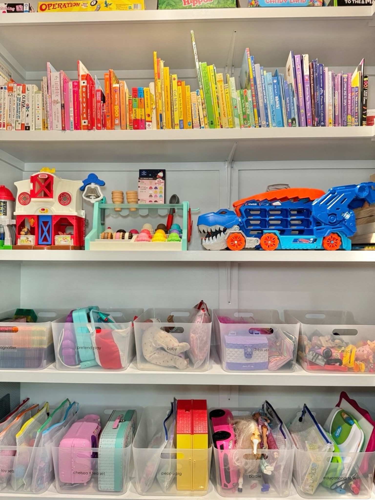 Moms- name a better feeling than this 🙌🏼 An organized playroom not only makes for happy parents, it also makes for happy kids! You’ll be amazed at the intentional and imaginative play that happens in a clutter-free space.