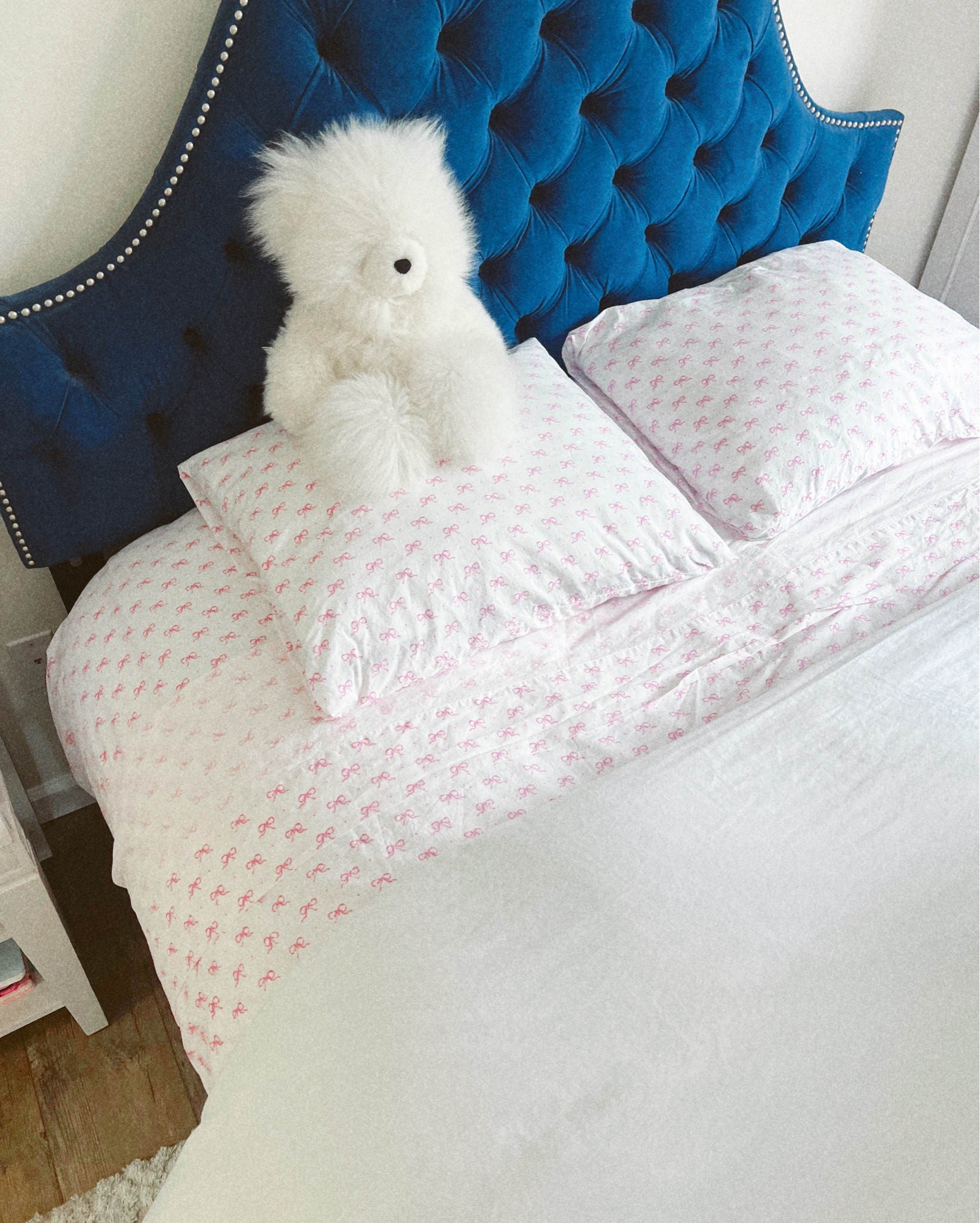 NEW GIRLY GIRL SHEETS 💕🎀

One of my FAVORITE things to do is change my sheets, ESPECIALLY if I have a cute set that I wanna show off!! I was REALLY digging into my “feminine” girly girl feels and channeling a lil love shack fancy ☺️

July 13, 2024