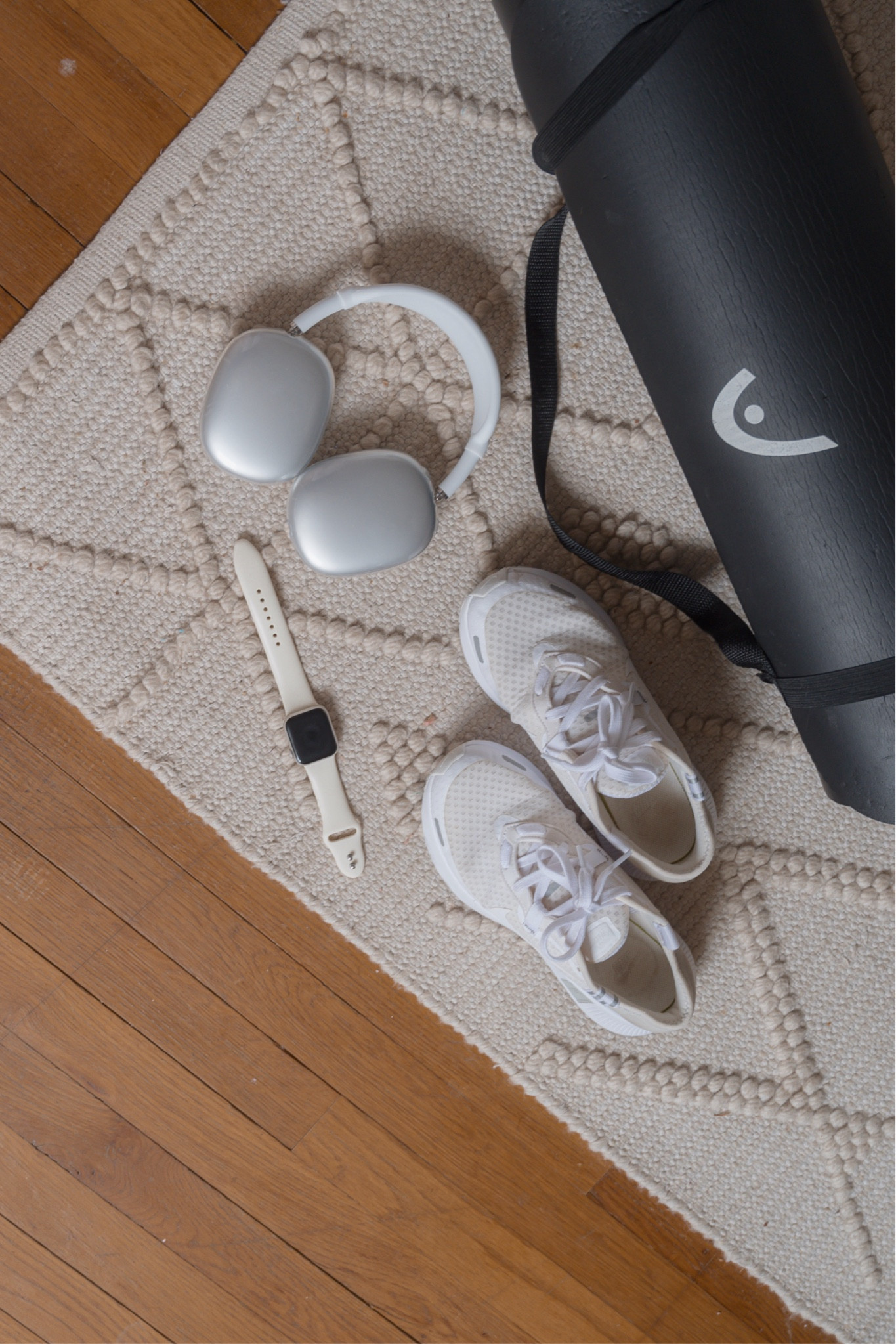 workout things 🧘

yoga mat, Nike women’s sneakers, white sneakers, women’s sneakers, workout equipment, workout shoes, women’s workout shoes

#LTKfitness #LTKshoecrush