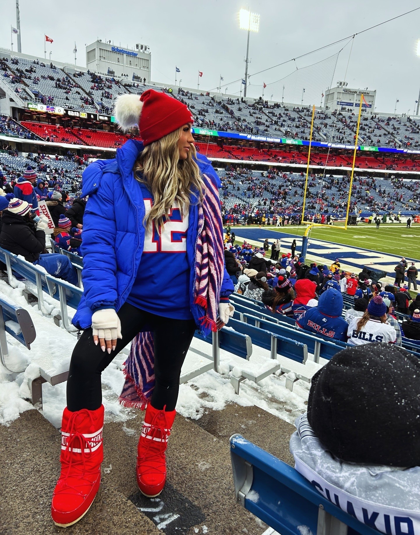 Winter game day vibes 

Moon boots
Spanx leggings 
Amazon winter jacket 
Coat 

#LTKSeasonal #LTKootd #LTKFindsUnder50