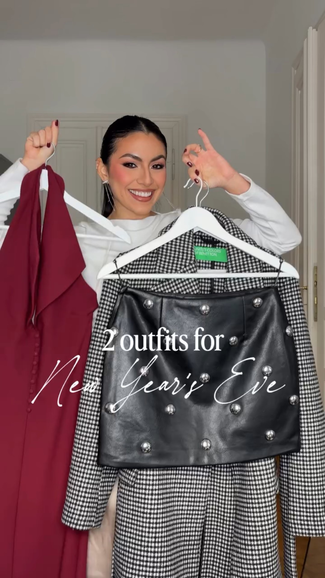 Which one do you prefer? ✨ you should start the year in best outfit 💫
1rst outfit: @mango skirt, @zara basic turtleneck @calzedonia thermal tights @marcopolo boots 

2nd outfit: @meshki dress @benetton abrigo @versace Clutch ✨
#silvesteroutfit #outfit #fashion
