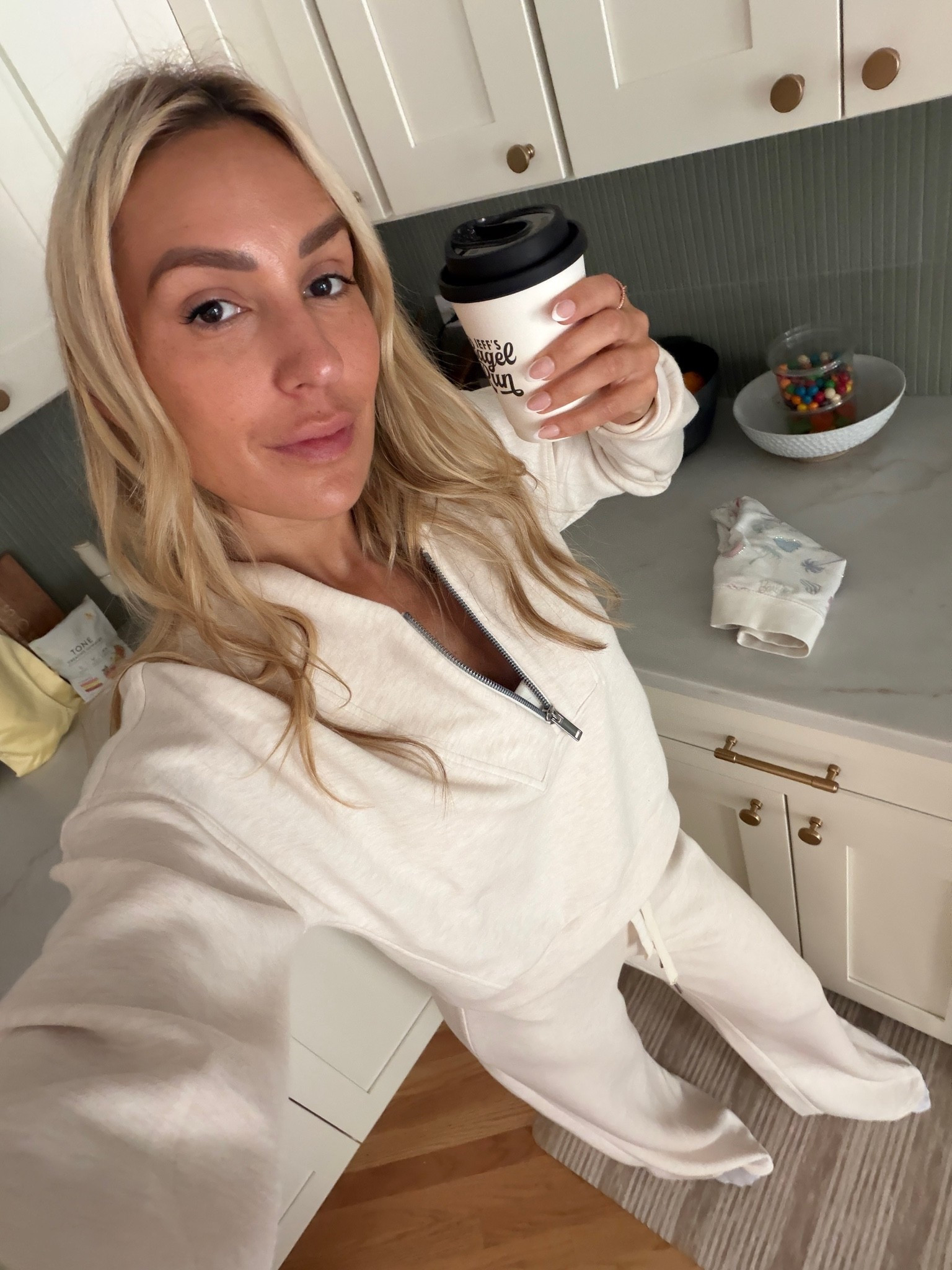 Wearing Xs Will be wearing this on the plane! @Spanx has the best travel sets! #spanxpartner