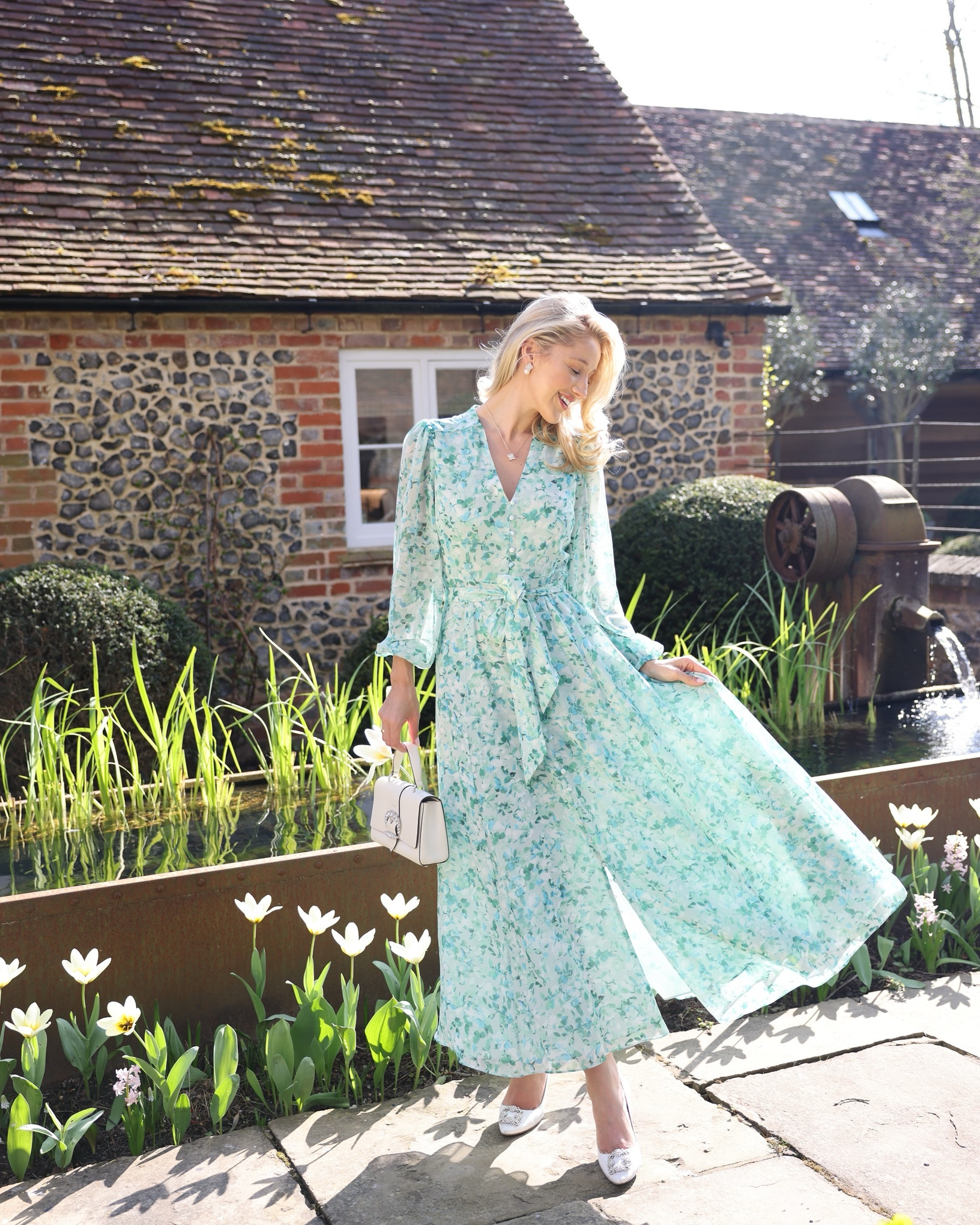 The most gorgeous green dress - the perfect wedding guest or garden party dress! 💚🌷 This perfect spring look is from Hobbs🤍 

 #spring #weddingguest #gardenparty #summerdress #dressinspo #LTKuk #LTKspring #LTKdresses