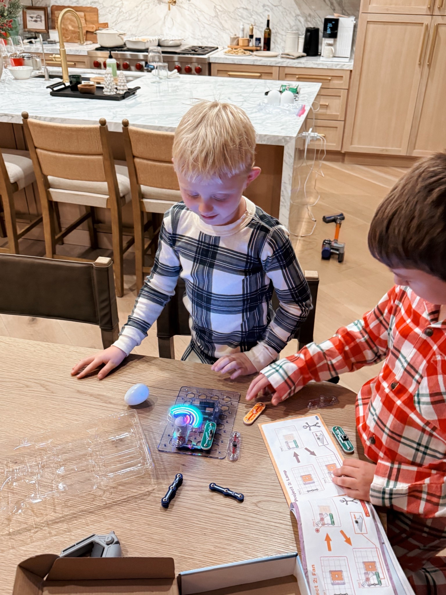 Snap circuits make such a great gift idea for the little builder in your life! Keeps them so entertained and working together 

#LTKKids #LTKGiftGuide #LTKHoliday