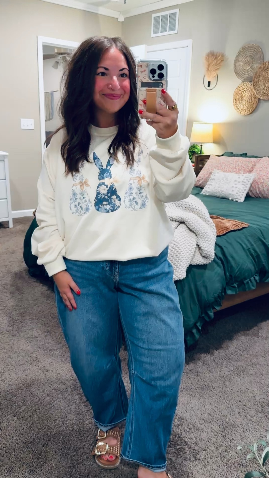 If you’re a comfy girl but still want to be festive… this one’s for you 🐰💛 Amazon did it again with this bunny crew!

sandals: fit true to size // wearing a 5
jeans: fit oversized // wearing a 14
crewneck: fits true to size // wearing an XL 

 

#LTKootd #LTKMidsize #LTKWorkwear