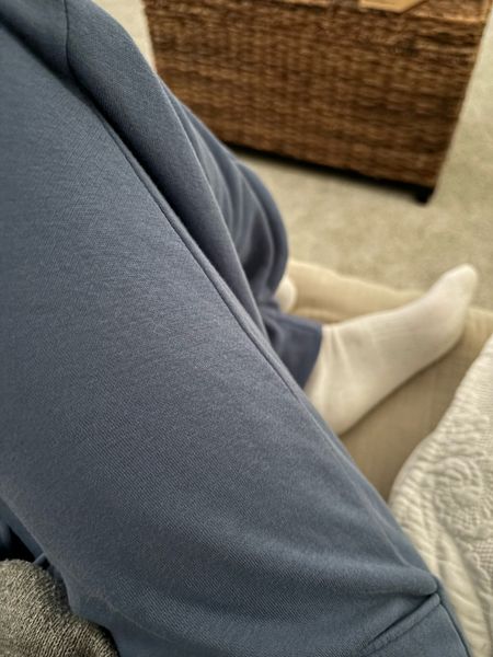 My fav sweatpants ever. Wore these all winter and will continue to wear in the summer when I’m cold in the AC! These socks too are my absolute fav!!!

Sweatpants 
Joggers 
Socks
Amazon 
Ivl


#LTKfindsunder100 #LTKfindsunder50 #LTKhome