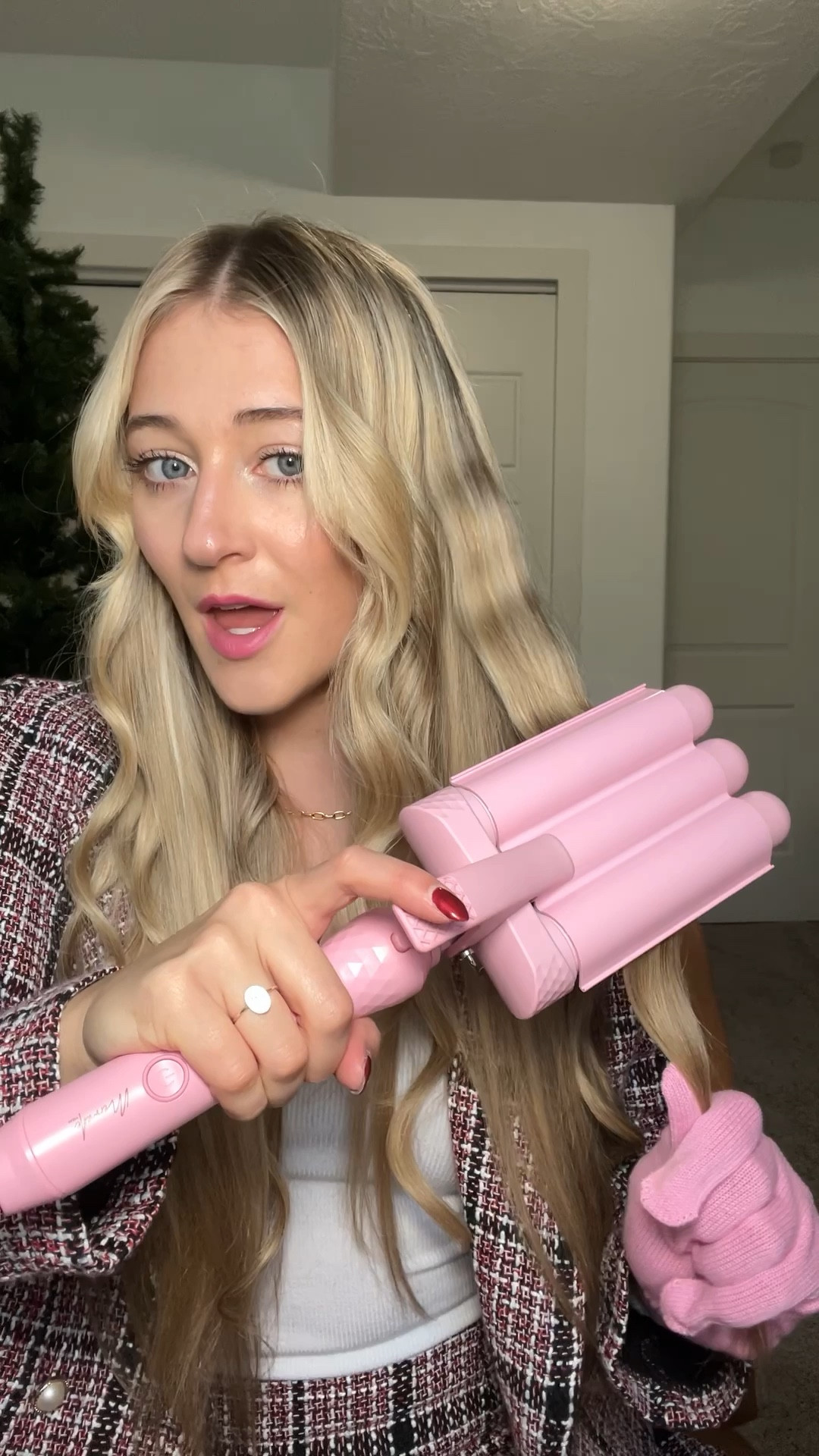 These curls are giving 🤌 Get 10% off at @Mermade Hair using the code: Michelle10 🎄 I really love that you can curl & wave hair in one product! ⭐️

#mermadehair #mermadehairpartner #curlingtutorial #viralhairtool #wavyhairtutorial 

#LTKCyberWeek