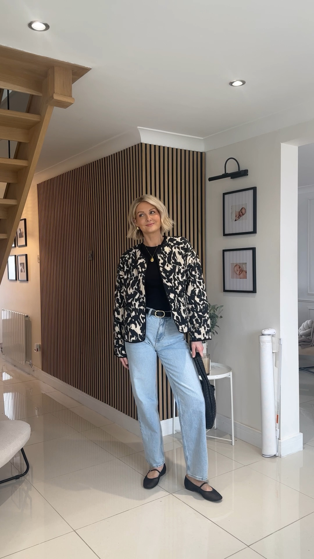 14 days of NON ‘MUMSY’ mum outfits for spring 🌸 I also wanted to say hello to lots of new faces on here, and reintroduce myself a little! 

I’m Carys, a 28 year old mum to 2. I’m also a content creator, fashion designer and business owner so my day to day life is different everyday and I’m ALWAYS on the go ✨ I love casual, everyday fits that don’t feel your sort of typical ‘mumsy’ looks. I feel like I lost myself a little after having my second baby with both kids being so young and I’m only now feeling like I’ve finally got my PINK back and feeling not like the old me, but a new even better me 💕 

I want to help you guys feel good and gain your confidence back, whatever reason you feel you lost it! So let’s make getting dressed every morning FUN once again 💕

Today I’m styling a spring jacket and some straight leg bleached jeans for a really easy, everyday mum on the go sort of look without feeling ‘mumsy’ 👌🏻 this Zara jacket is also on sale and still in stock online for literally £25.99! Run don’t walk gals 🏃‍♀️ 


#ltkstyletip #ltkuk #ltkspring #pinktop #pinkknit #pinkoutfit #widelegpants #widelegtrousers #popofcolour #mumstyleblogger #everydayoutfit #wardrobeinspiration #casualstyle #feelgoodfashion #postpartumjourney #everydaystyles