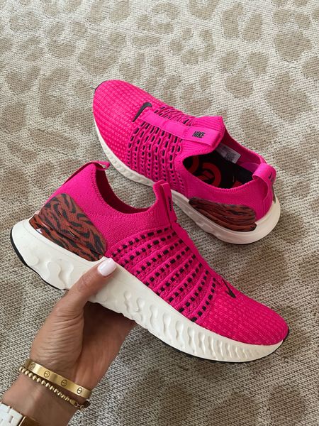 Pink Nike sneakers size 7.5 

#LTKfindsunder100 #LTKfindsunder50 #LTKshoecrush