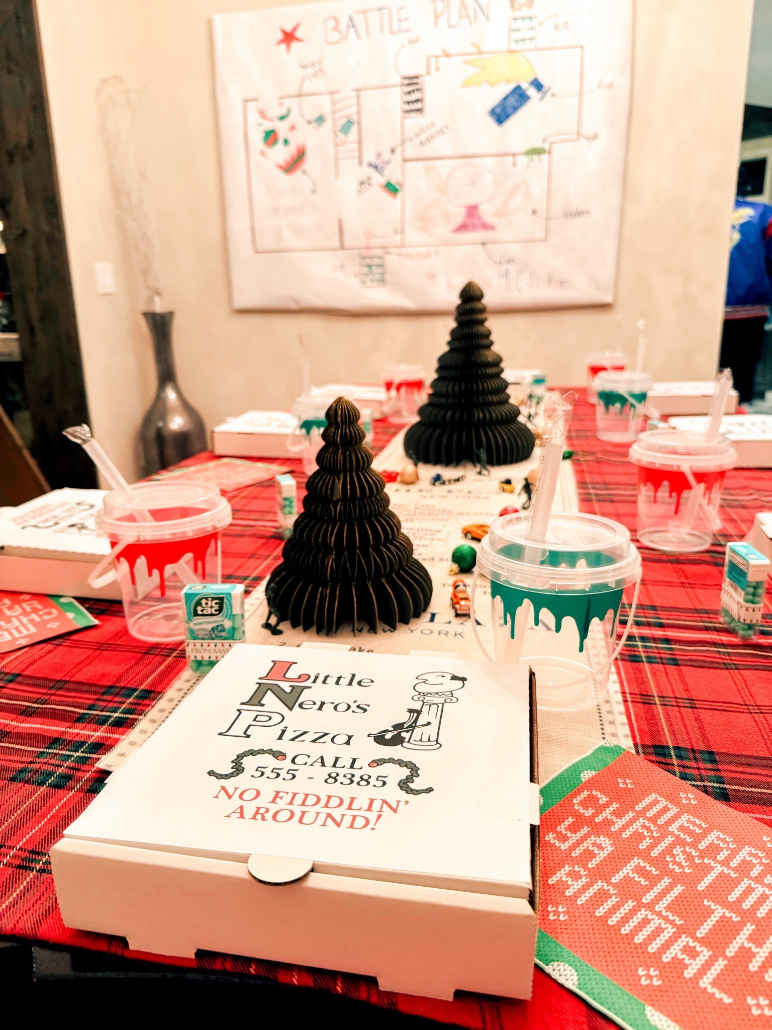 Home Alone Inspired Christmas Party Finds #homealone #homealoneparty #homealonechristmasparty #homealonepartyideas

#LTKSeasonal #LTKParties #LTKHoliday