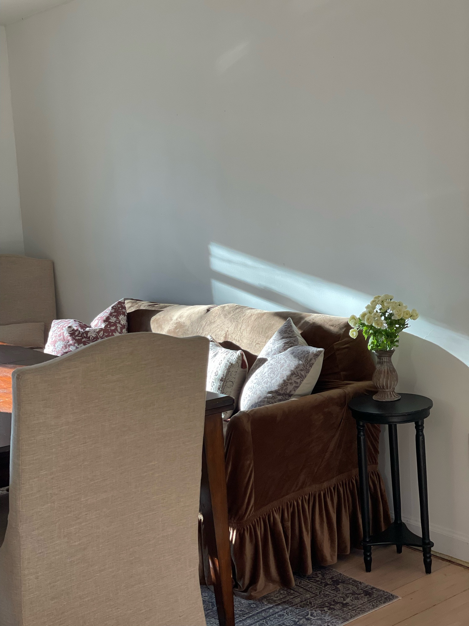 This brown skirted couch slipcover saved my couch! Love the richness and the sophistication! 

Amber Lewis vibes, studio McGee vibes, Nancy meyers home, neutral home decor, velvet couch, skirted couch

#founditonamazon #affordablehomedecor #slipcover #amazonhome #neutralhome 

#LTKStyleTip #LTKHome