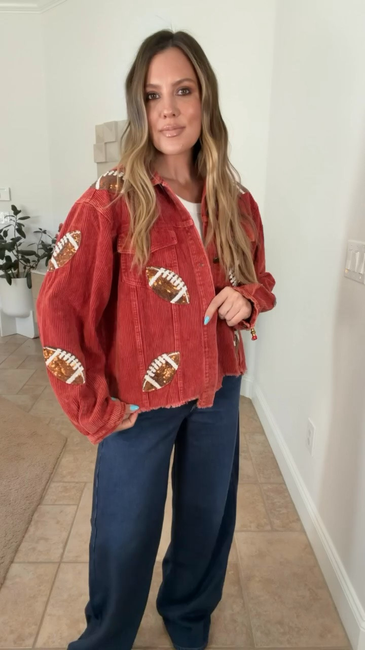 This jacket… are you kidding so cute !!

Fall fashion, game day fashion, game day look, trendy fashion, football outfit, 49ers game day