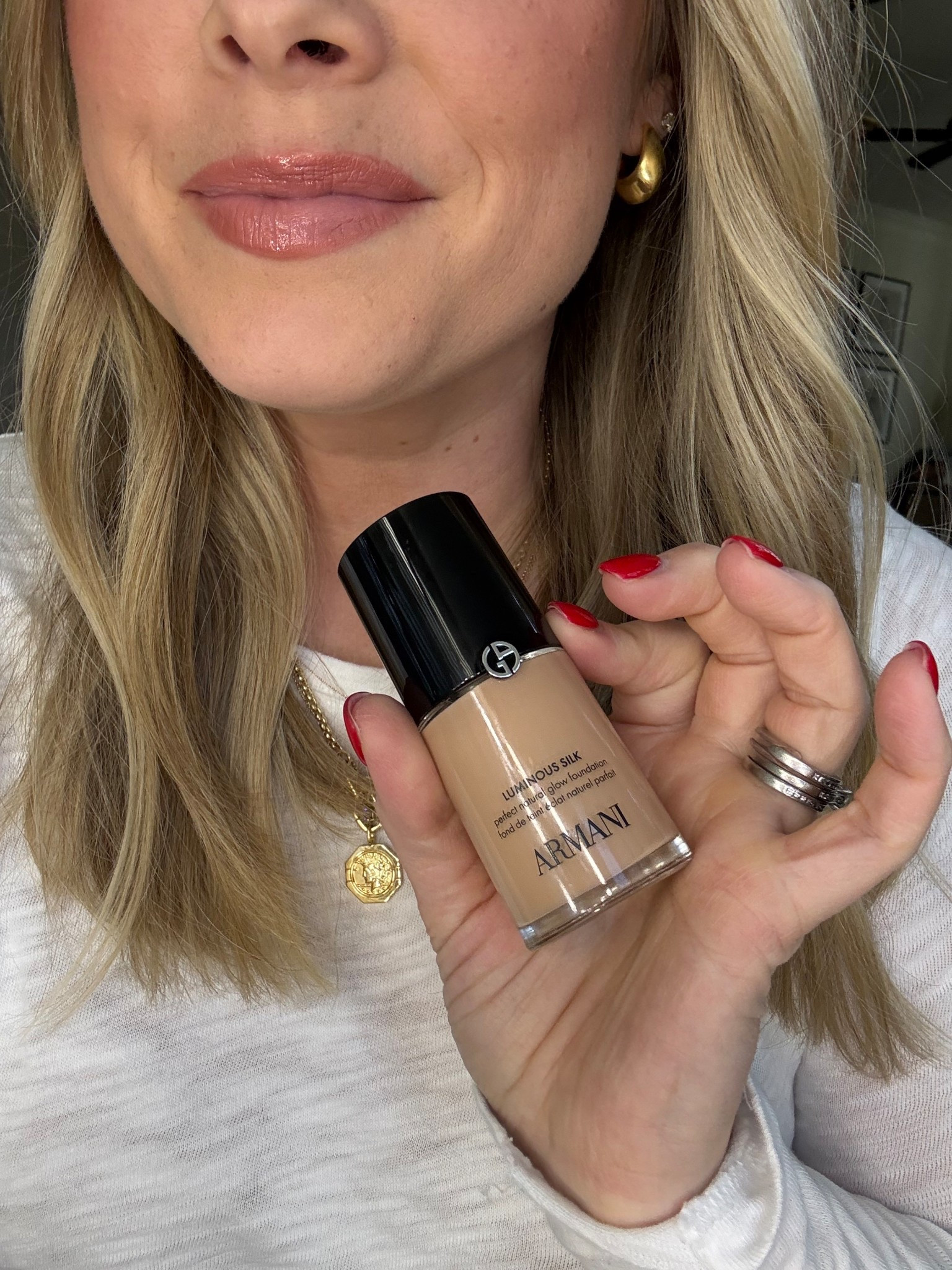 The NEW formula of Armani Luminous Silk is very nice! To me, it’s super similar to the original. I’m in the same color (5.1)  