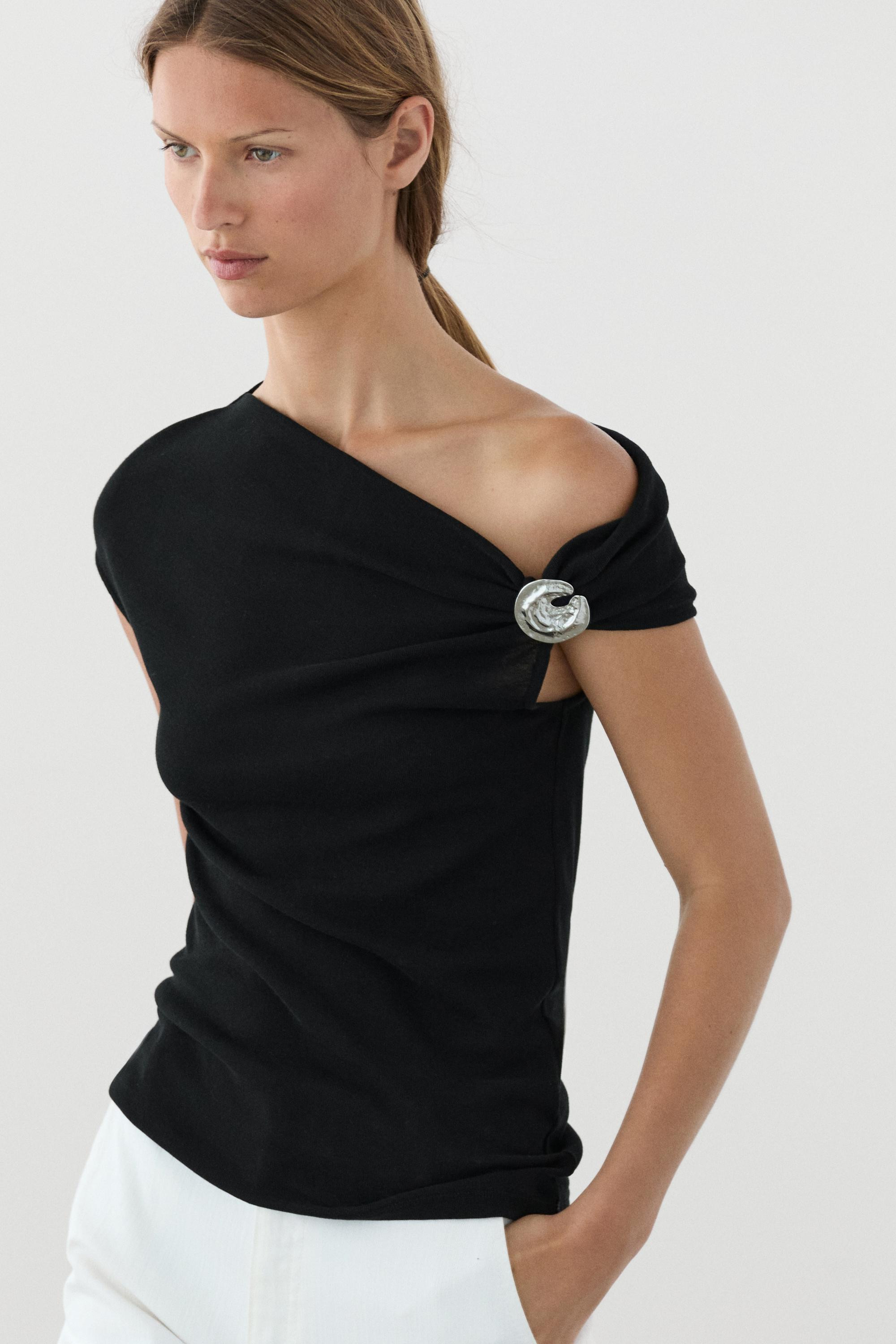 Asymmetrisches Top mit Schmuckdetail | Massimo Dutti DE