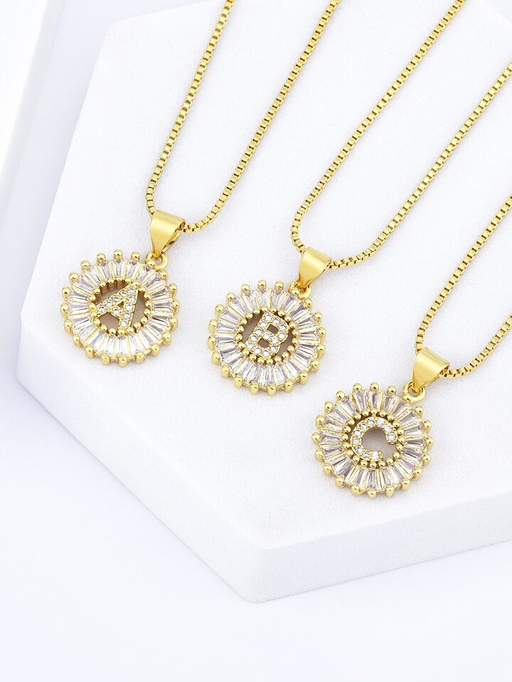 1pc Letter Detail Cubic Zirconia Round Charm Necklace | SHEIN