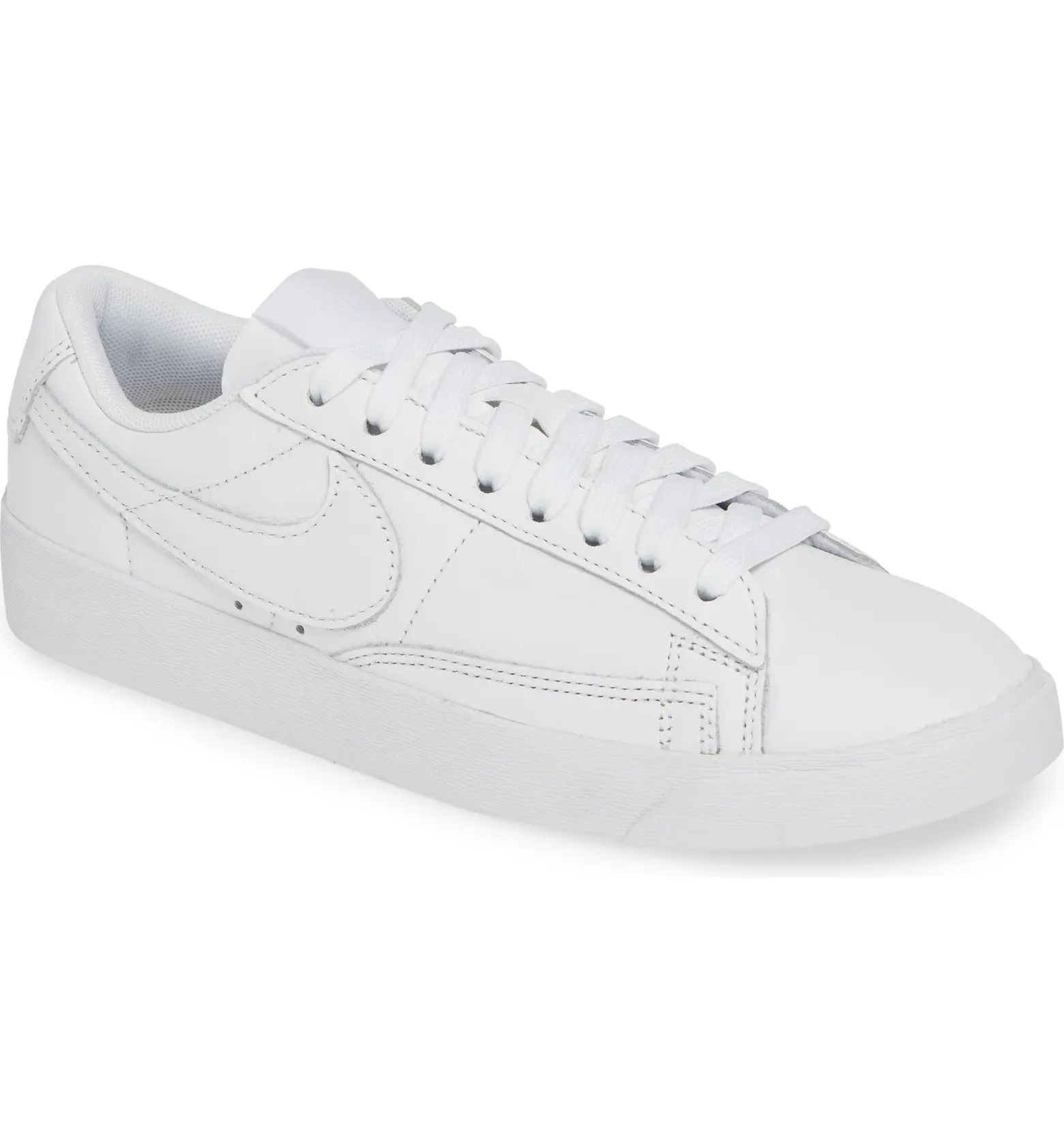 Blazer Low SE Sneaker | Nordstrom