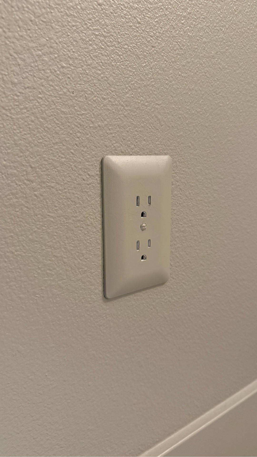It’s all in the details and if you look at your wall and the outlet covers drive you nuts…paint them! 

These paintable covers are amazing and an affordable way to give you that seamless look. I wish I was a brass or gold lover for outlet covers, but because I’m not this is the perfect solution for us💡

#diy #painting #hacks #outlet #outletcovers #colordrenching #seamless

#LTKHome