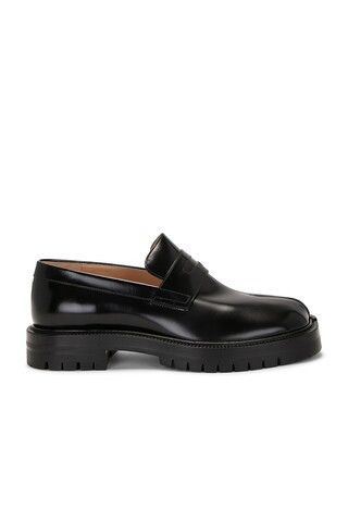 Maison Margiela Tabi County Loafer in Black - Black. Size 41 (also in ). | FWRD 