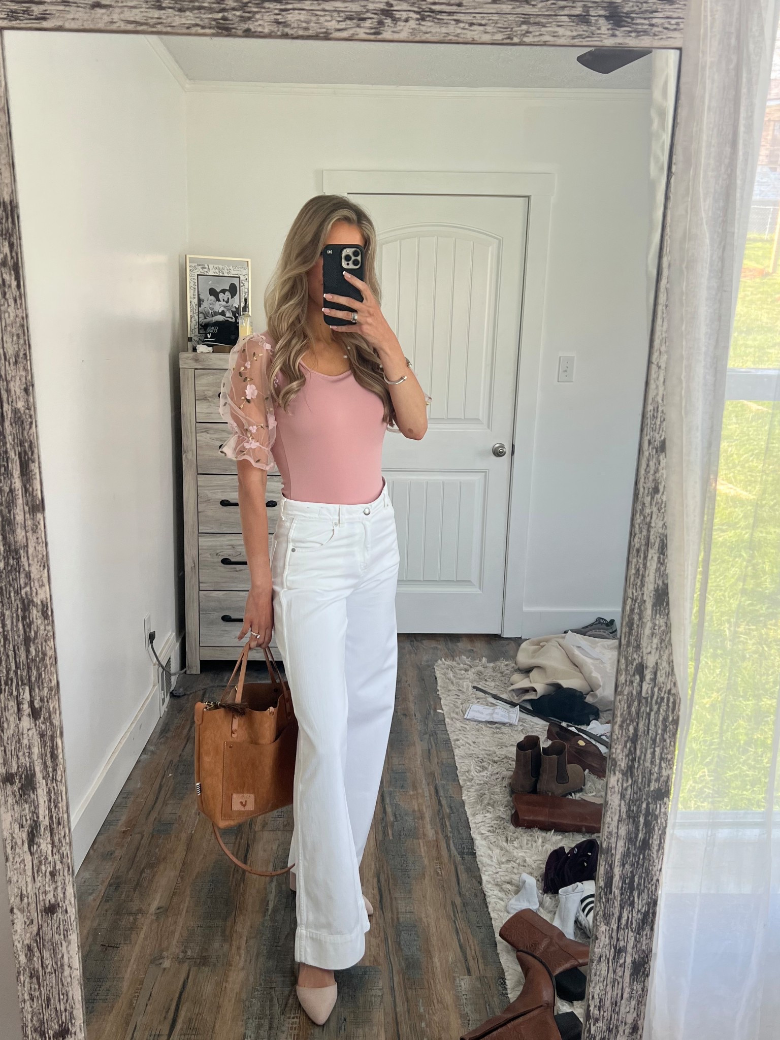 Spring has sprung! 🌸 🌷 🩷 

To snag my bag at a discounted price use code KELLEY20 at checkout for all Meanwhile Back on the Farm goodies!