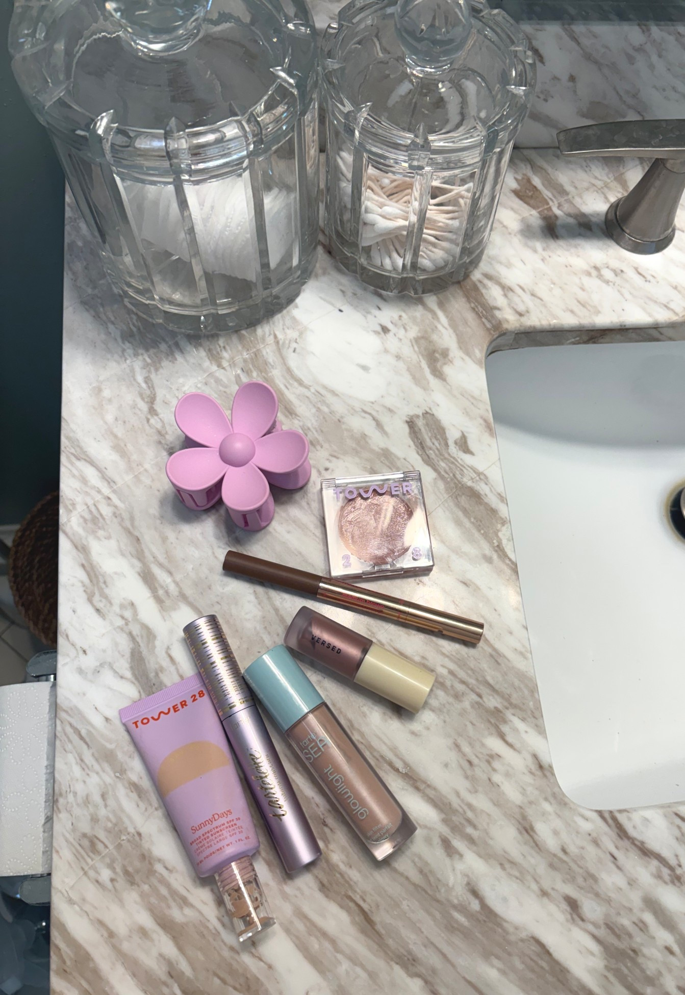 Busting out of the house today! Here are my everyday makeup favorites 💄 

#LTKmomlife #LTKmorningroutine #LTKgrwm