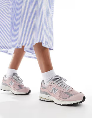 New Balance 2002 sneakers in pink | ASOS (Global)