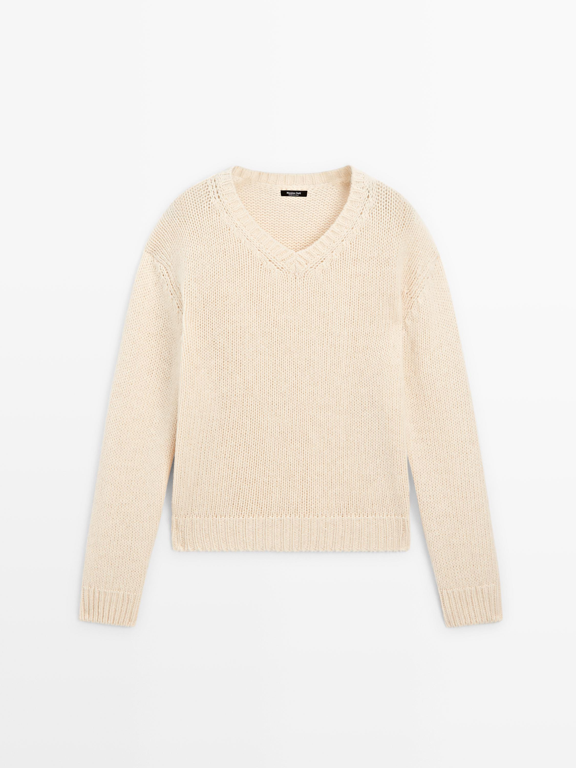 Strickpullover mit V-Ausschnitt aus Wolle | Massimo Dutti DE