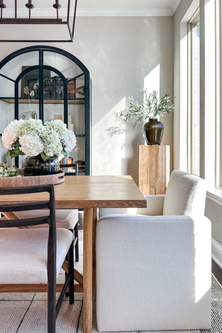 Dining Room Spring Decor Styling

how to style  dining room decor  faux stems  Amazon flowers  faux stems  Kathy Kuo  neutral home decor  spring home refresh

#LTKhome #LTKstyletip #LTKSeasonal