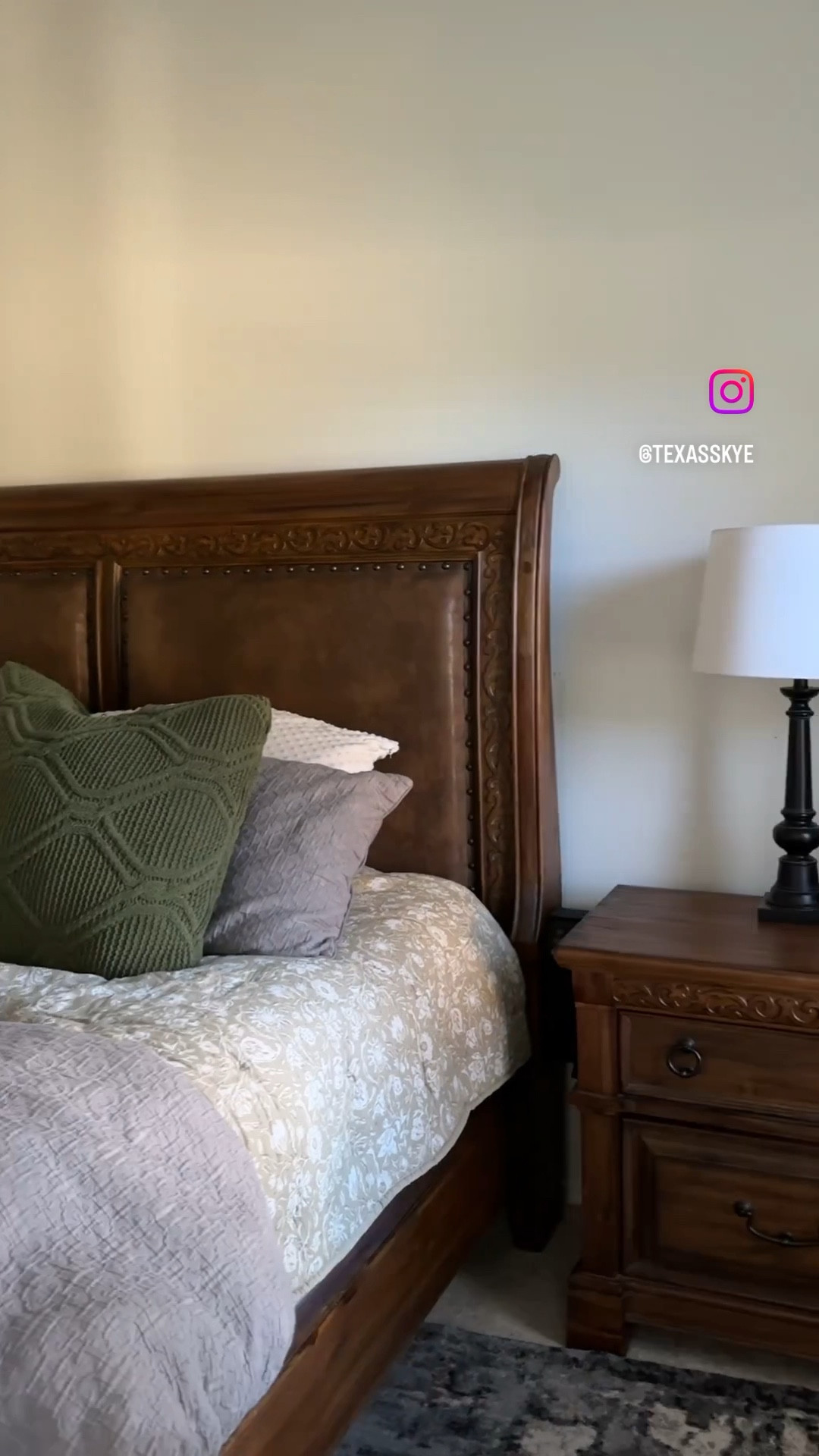 Bedroom items 

Bedding
Quilt
Duvet 
Lamps
Area rug

Target find
Boll and branch
Earth bedding


#LTKhome #LTKunder100