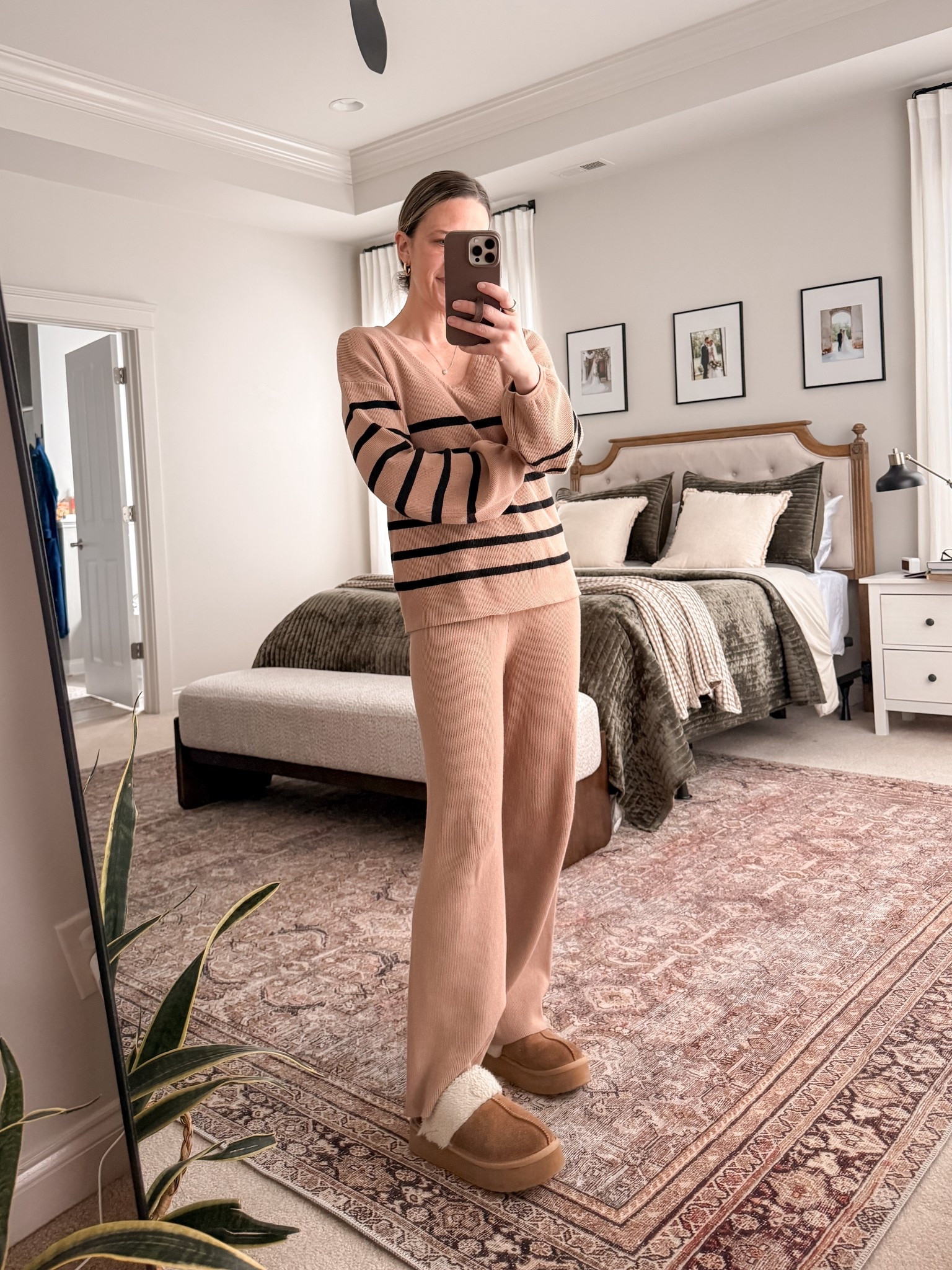 Snow day comfies ❄️ but make them cute.
This Amazon loungewear set has been a go-to for two years — soft, comfy, and easy to style when you want to feel pulled together. Wearing a S.

#AmazonFinds #WinterLoungewear #ComfyOutfit #LTKUnder50 #CozyStyle

#LTKootd #LTKmomlife